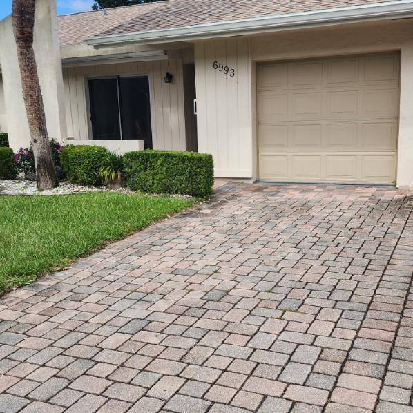 Lake Worth, FL 33467,6993 Lupin LN