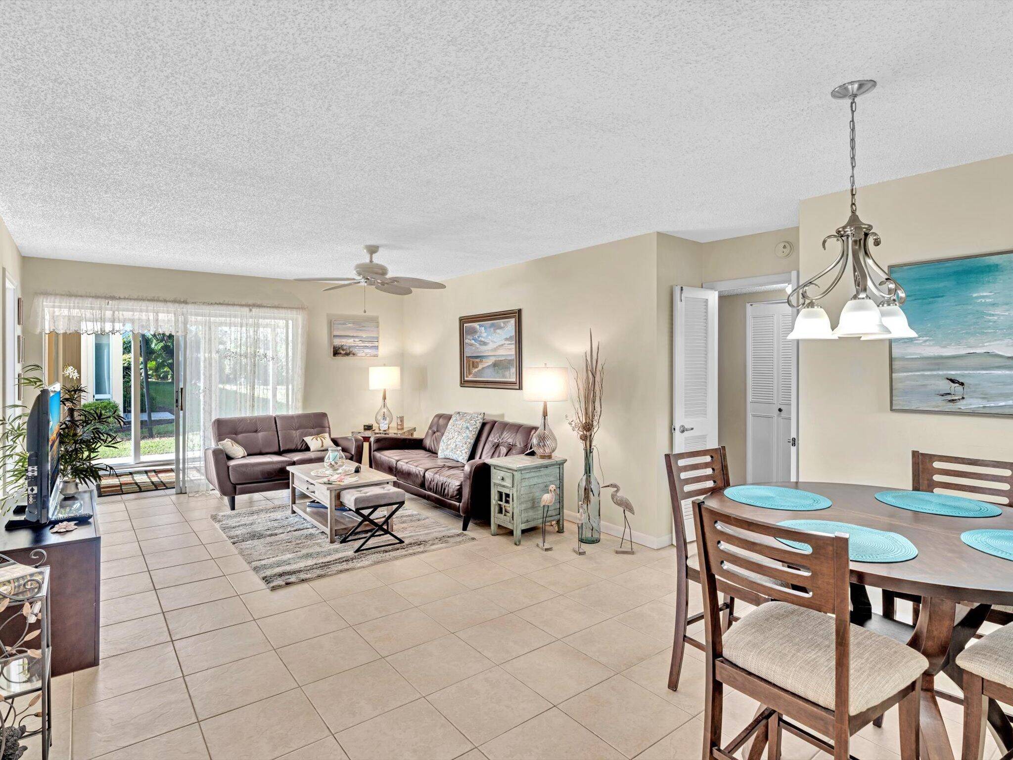 Boynton Beach, FL 33435,27 Colonial Club DR 100