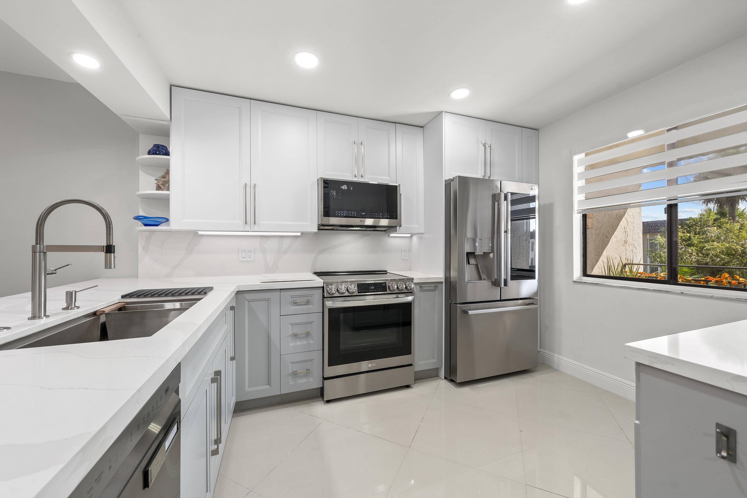 Weston, FL 33326,350 Lakeview DR 202