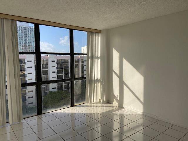 Sunny Isles Beach, FL 33160,17011 N Bay RD 912