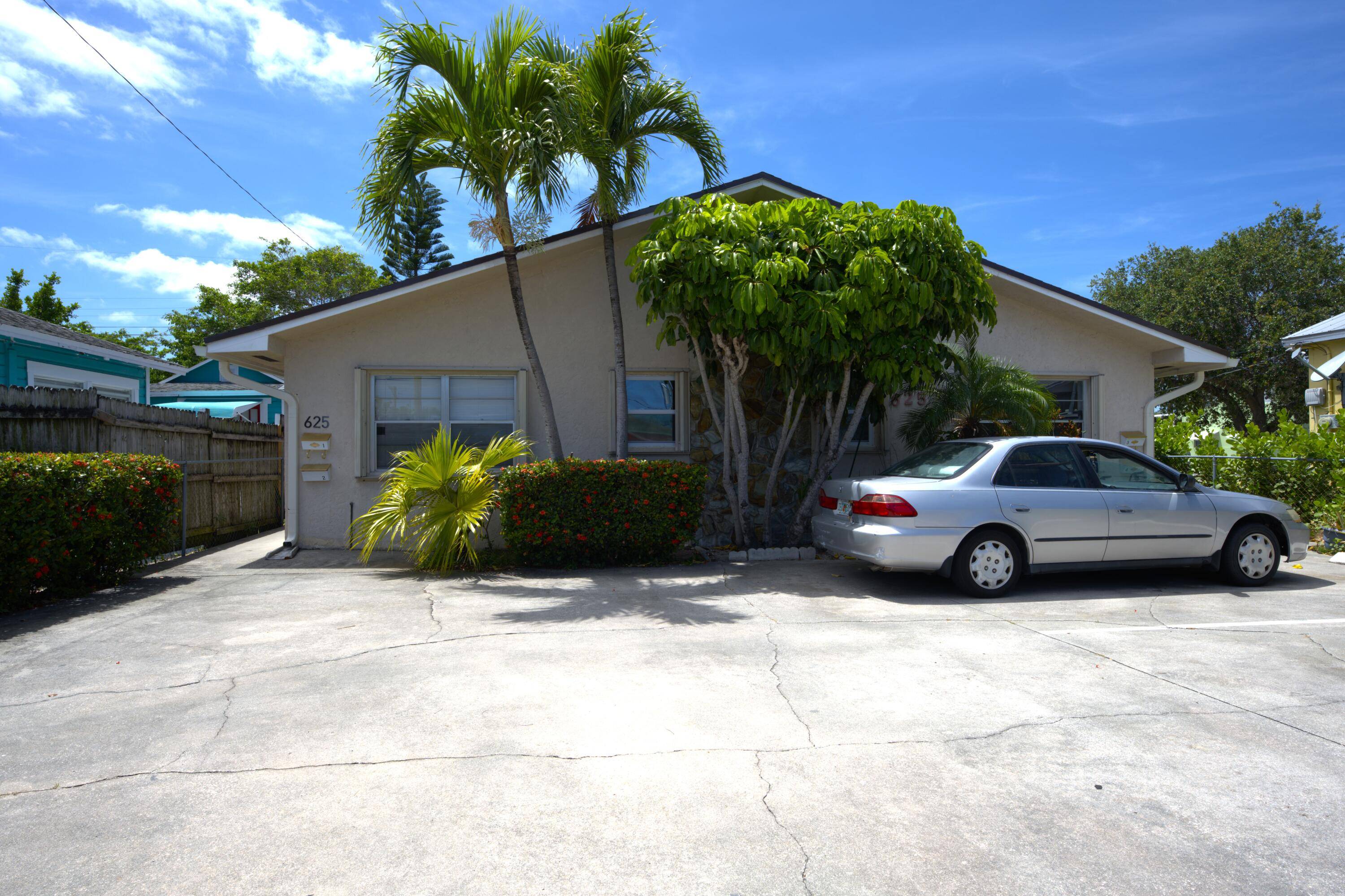 Lake Worth Beach, FL 33460,625 N M ST 1