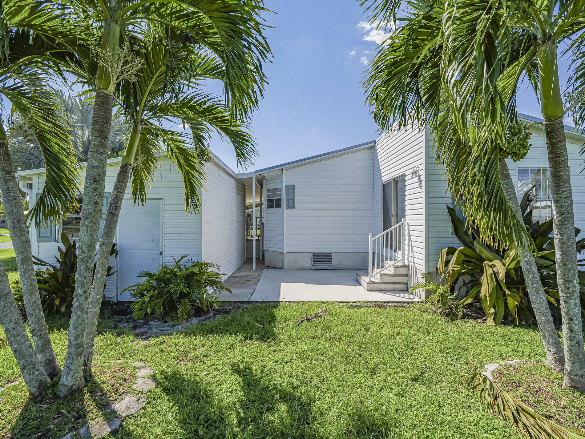 Barefoot Bay, FL 32976,1145 Wren CIR