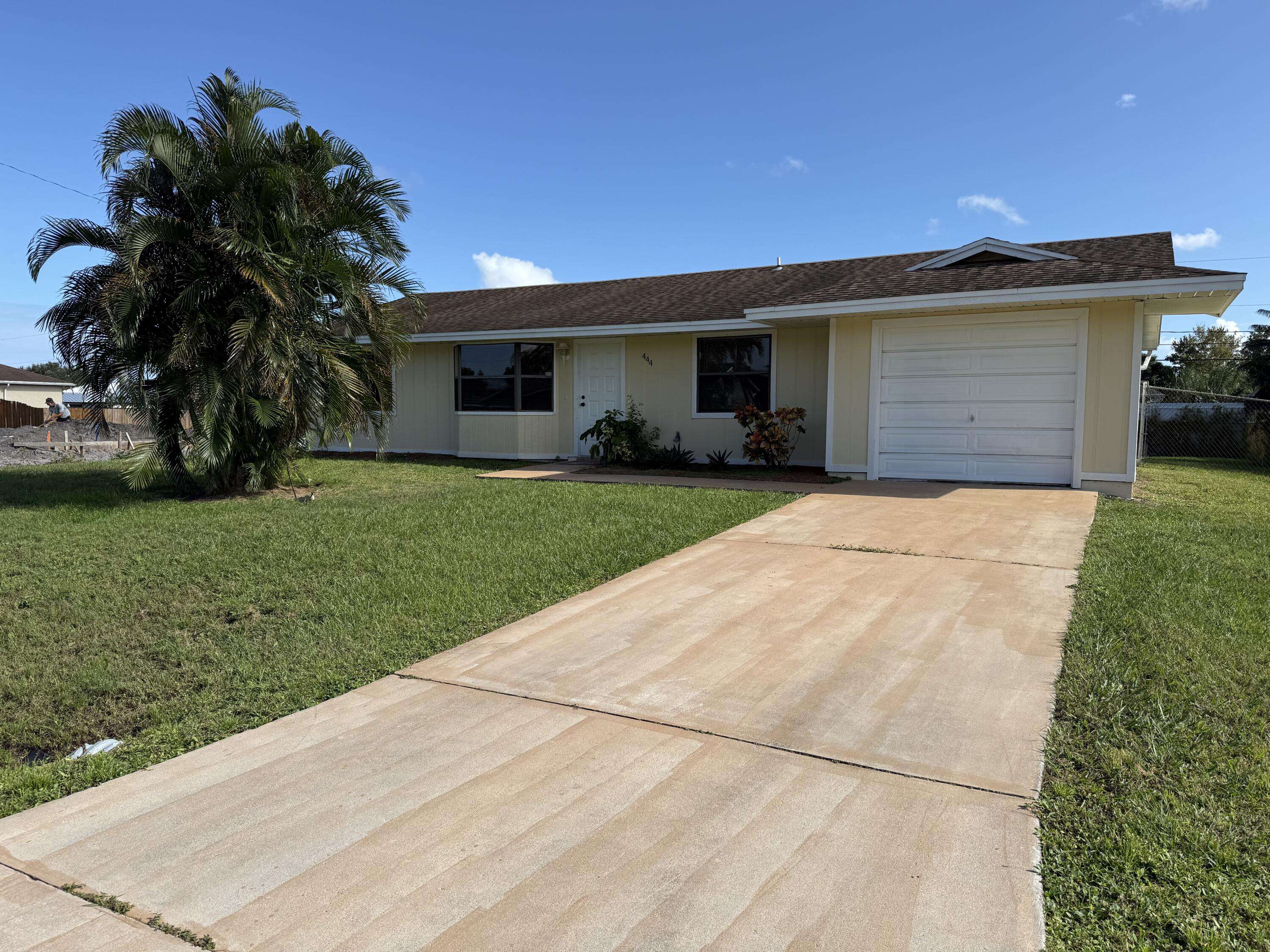 Port Saint Lucie, FL 34984,444 SW Meadow TER