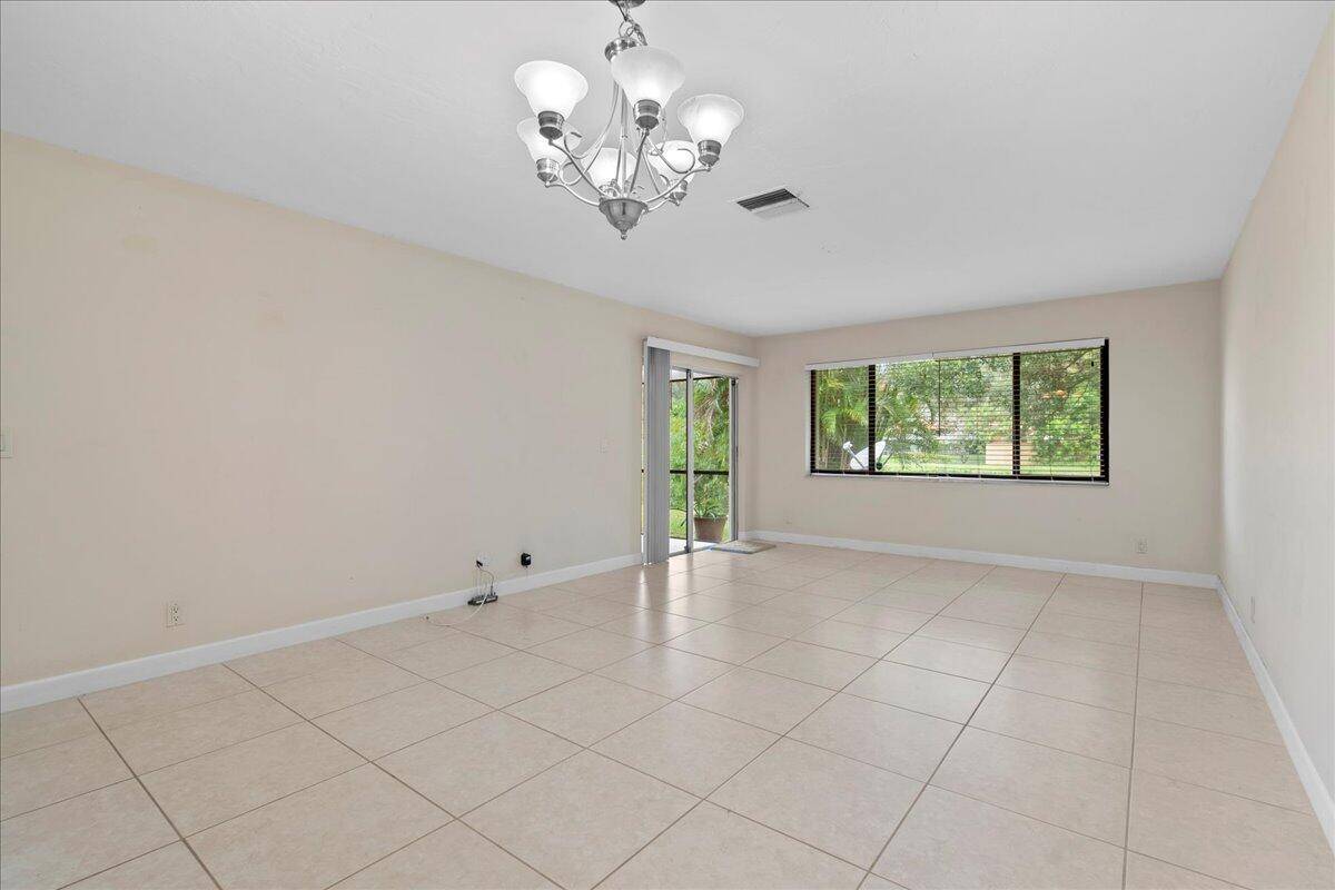 Boynton Beach, FL 33426,1425 SW 25th AVE B