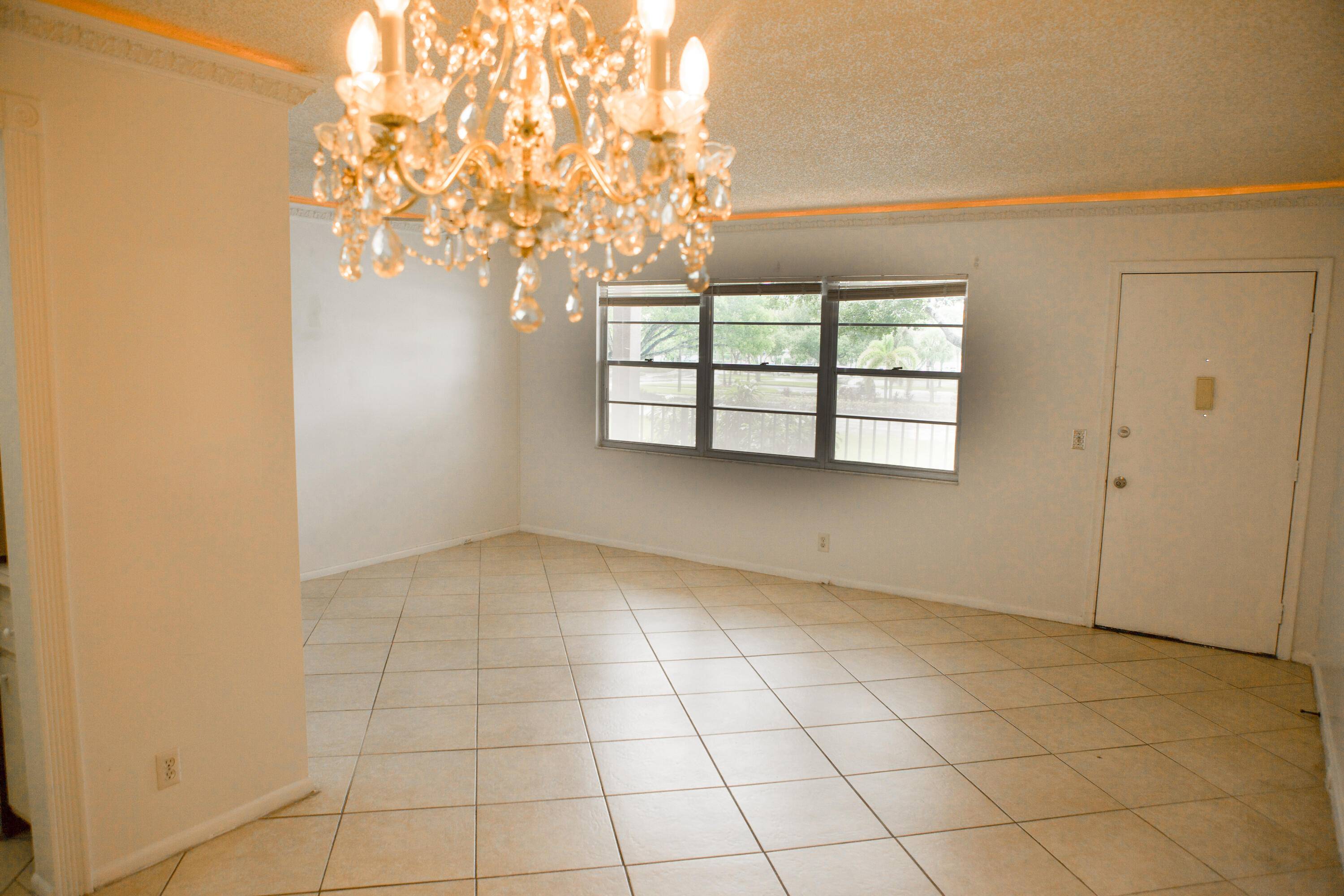 Pembroke Pines, FL 33027,13455 SW 9th CT 208j