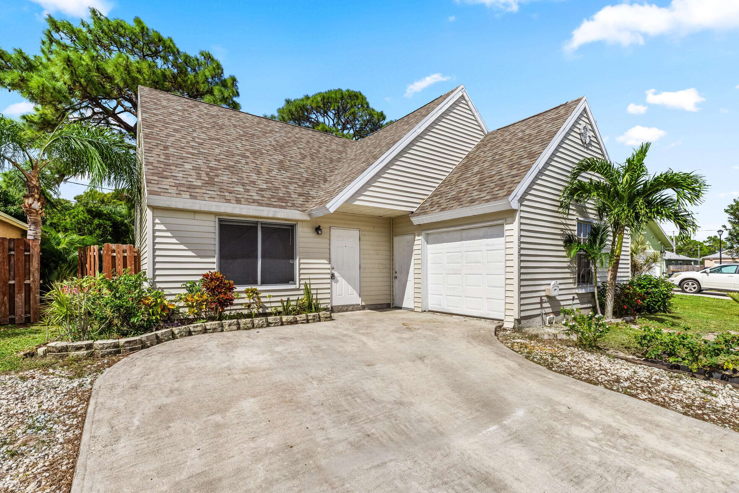 Lake Worth, FL 33462,6027 Bania Wood CIR