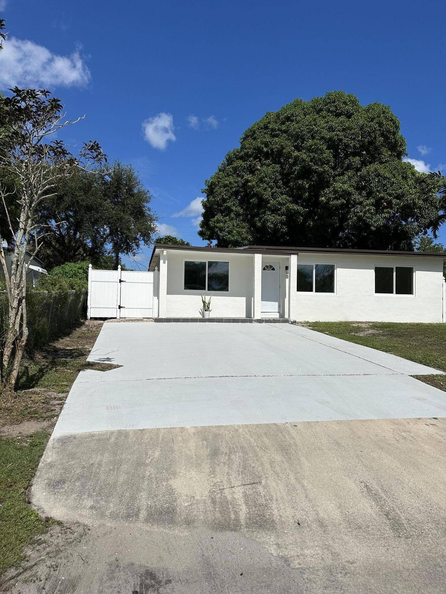 Lantana, FL 33462,551 Oleander RD