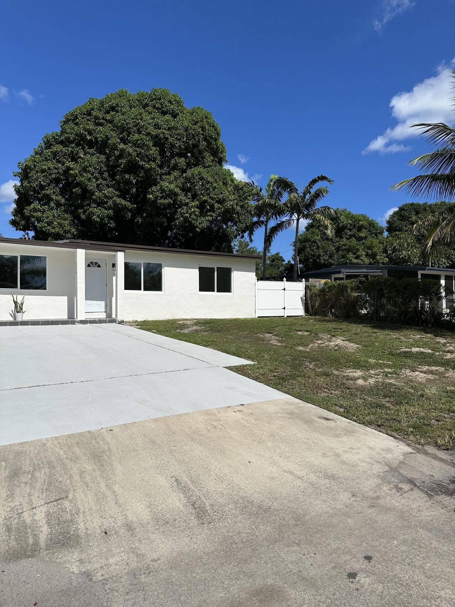 Lantana, FL 33462,551 Oleander RD