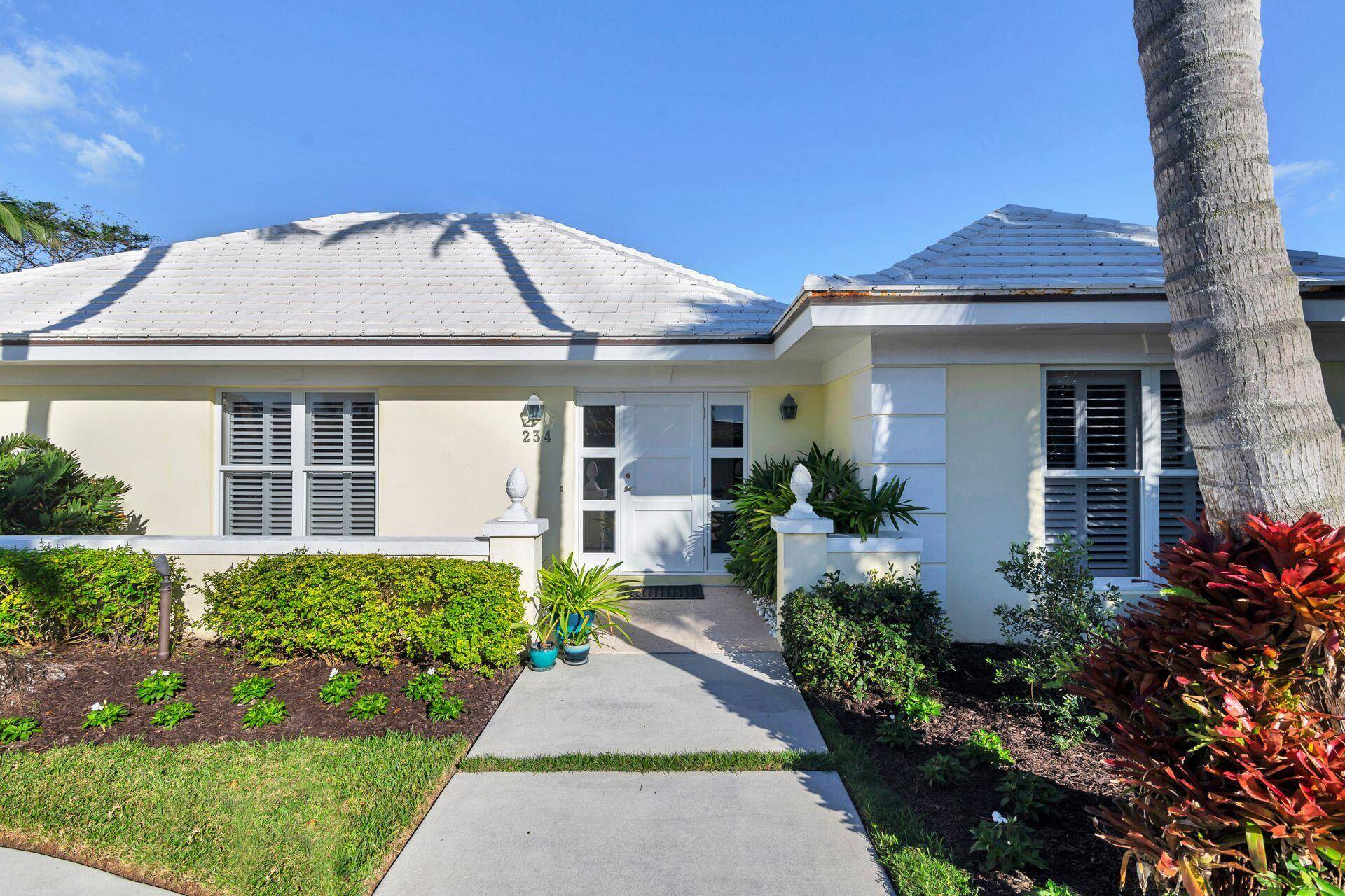 Jupiter Inlet Colony, FL 33469,234 Shelter LN