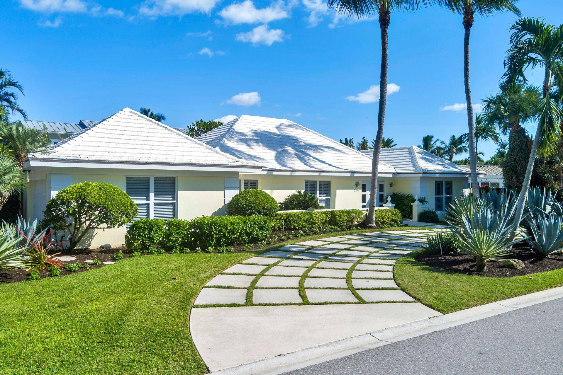 Jupiter Inlet Colony, FL 33469,234 Shelter LN