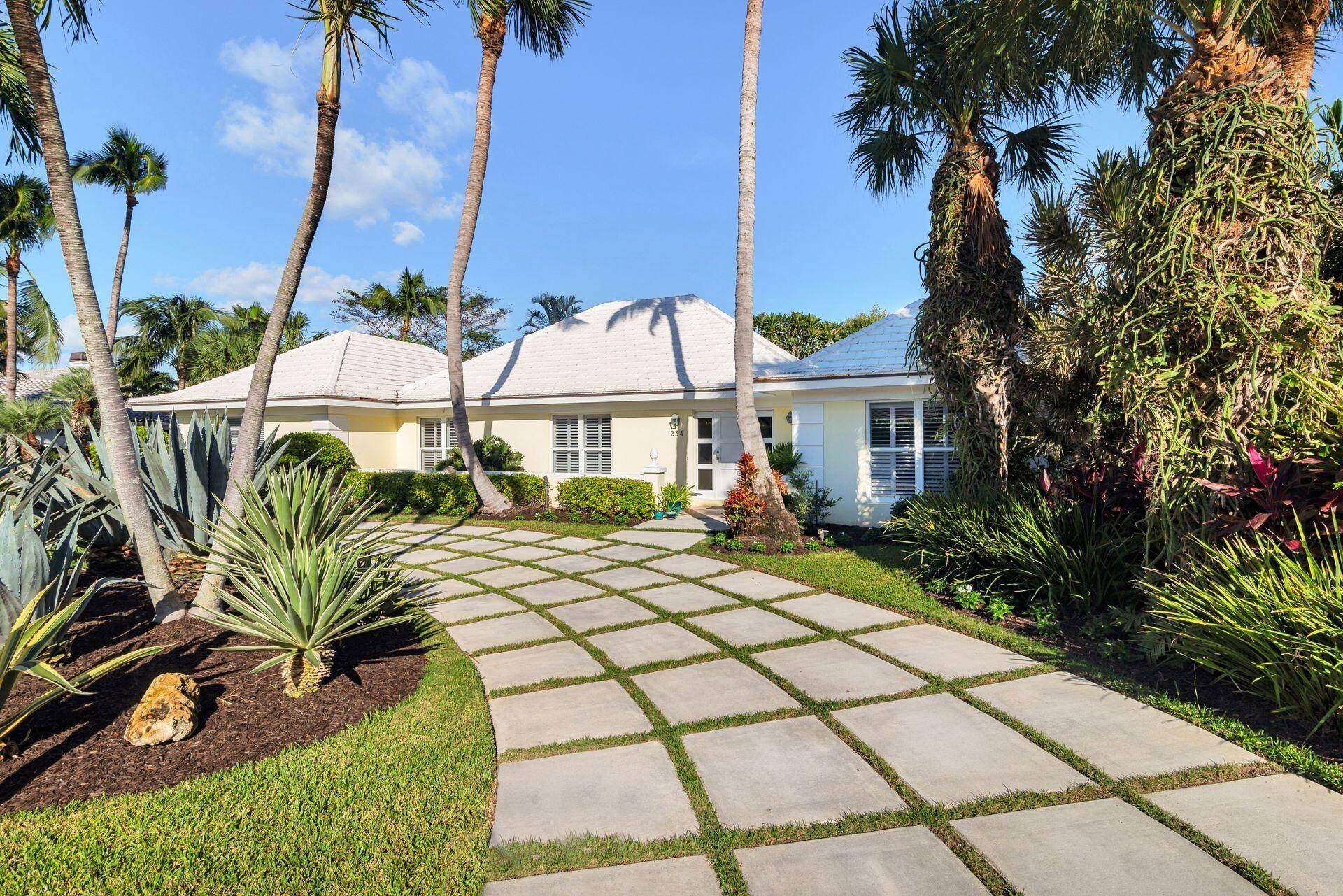 Jupiter Inlet Colony, FL 33469,234 Shelter LN