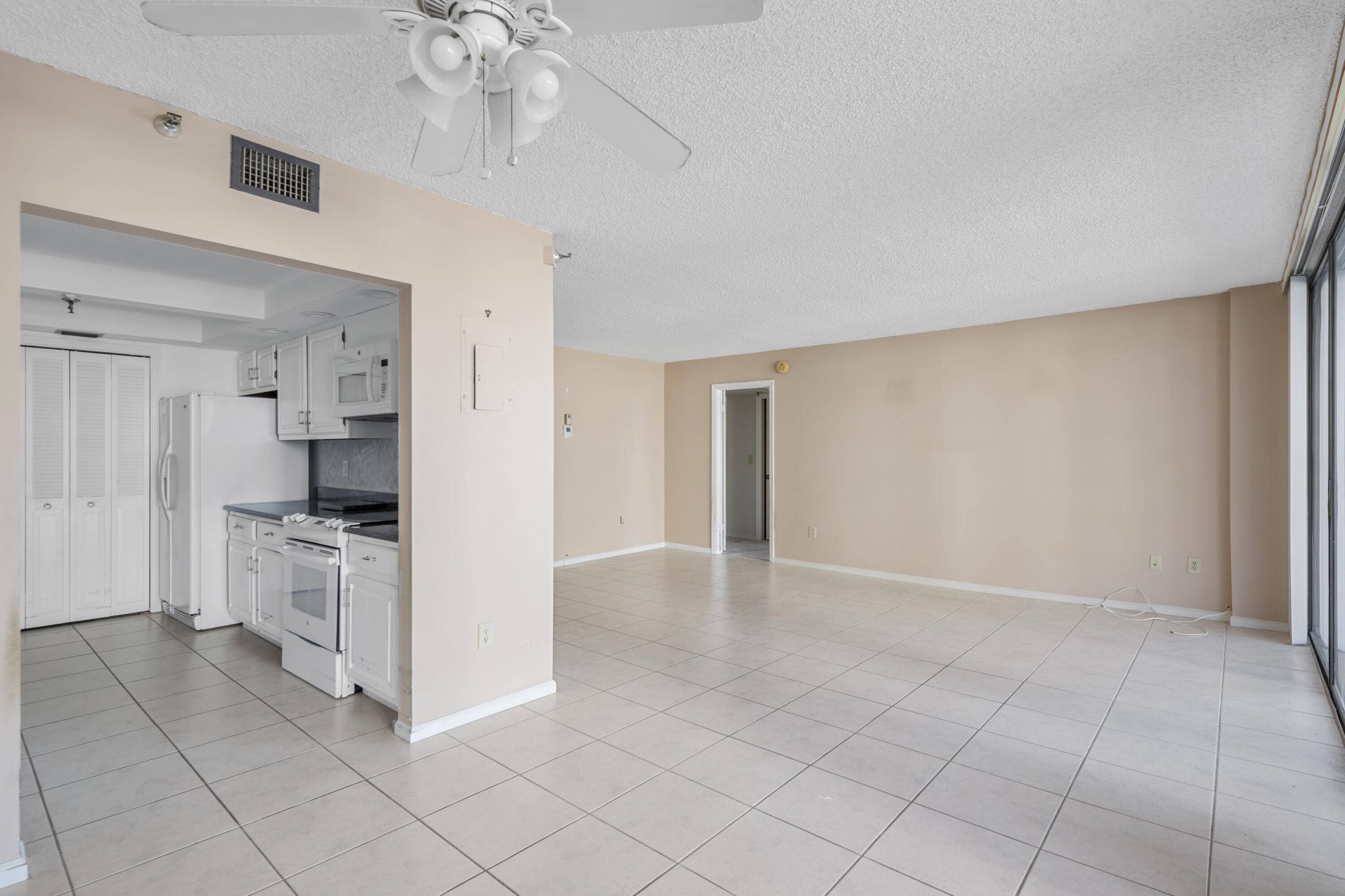 Boca Raton, FL 33487,859 Jeffery ST 312