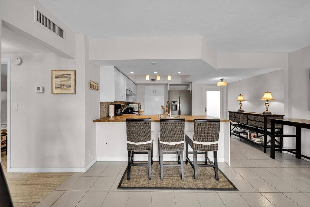 Palm Beach, FL 33480,2545 S Ocean BLVD 406
