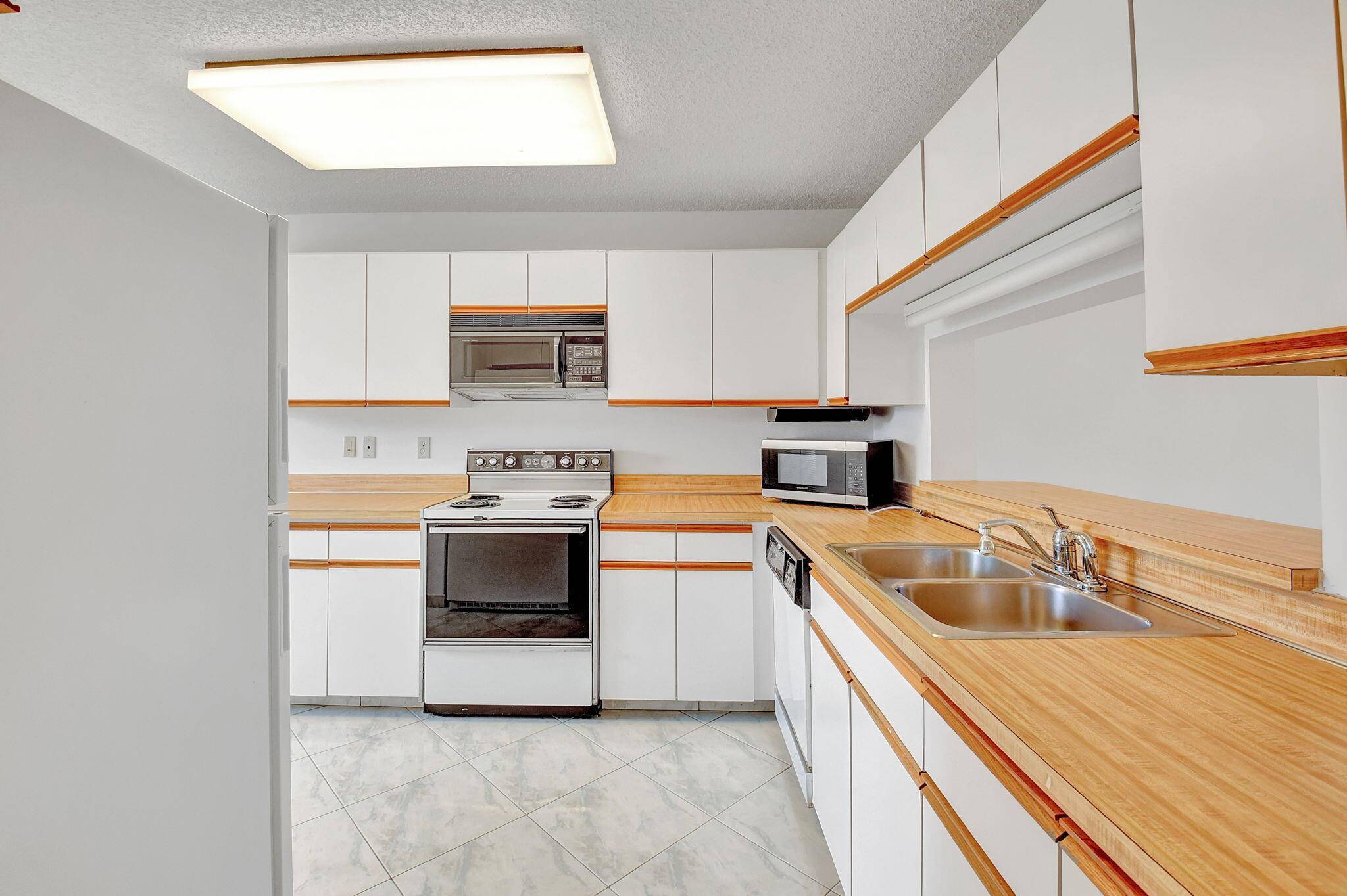 Delray Beach, FL 33484,5598 Witney DR 305