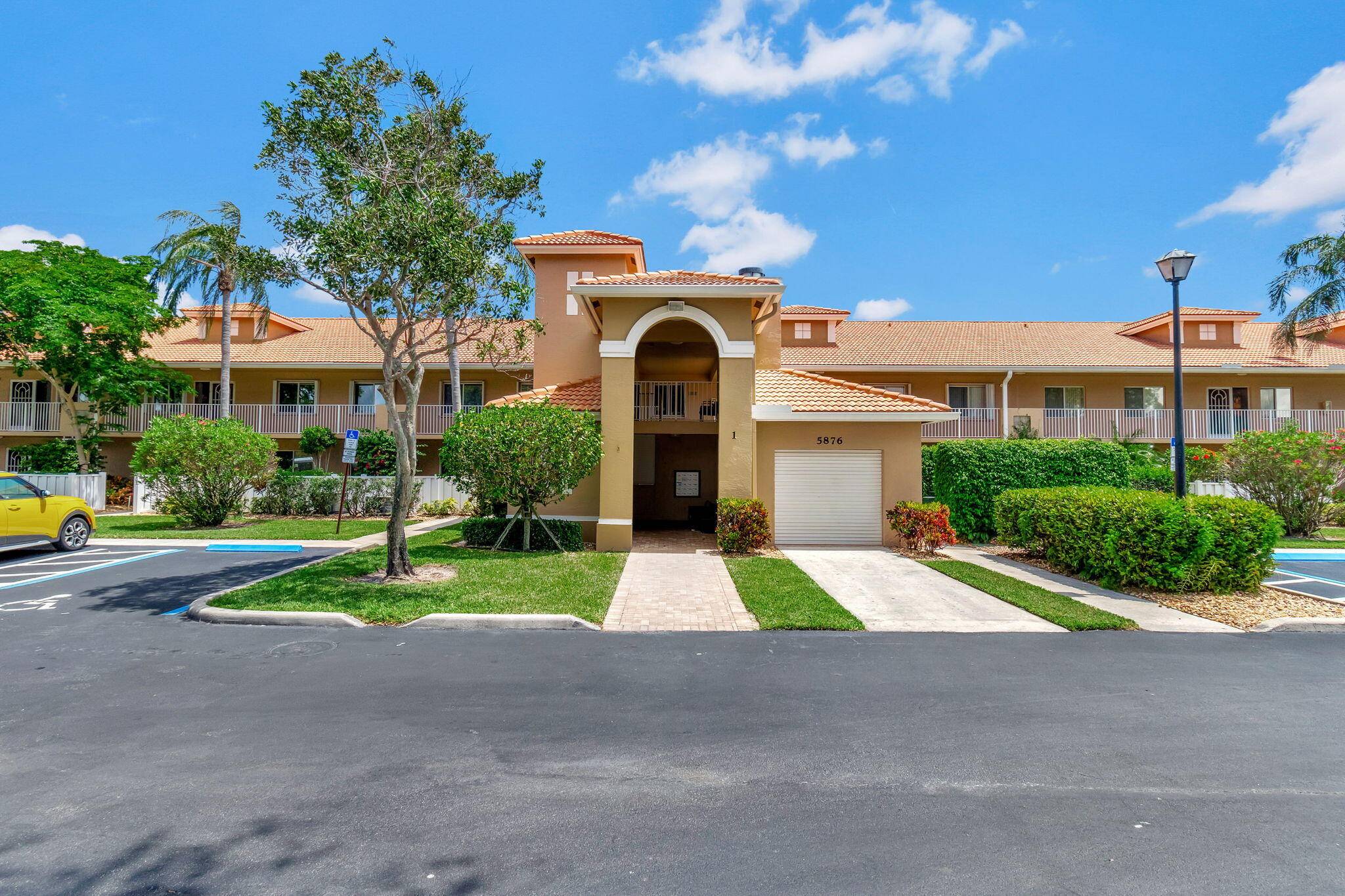 Boynton Beach, FL 33437,5876 Regal Glen DR 105