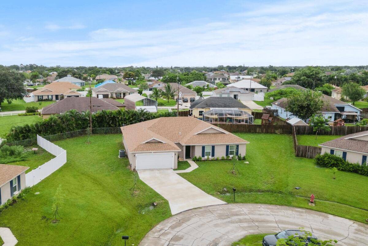 Port Saint Lucie, FL 34953,541 SW Nadell CT