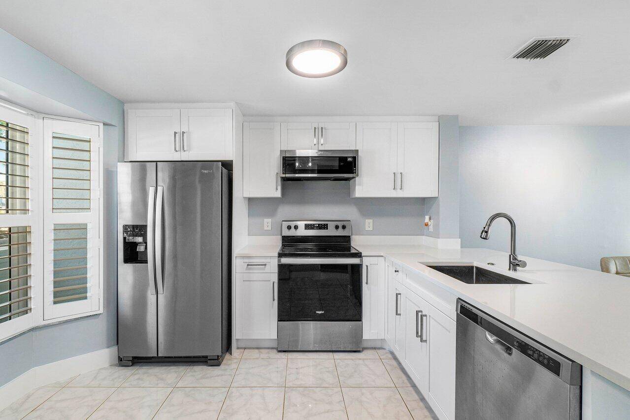 Boca Raton, FL 33487,980 Jeffery ST