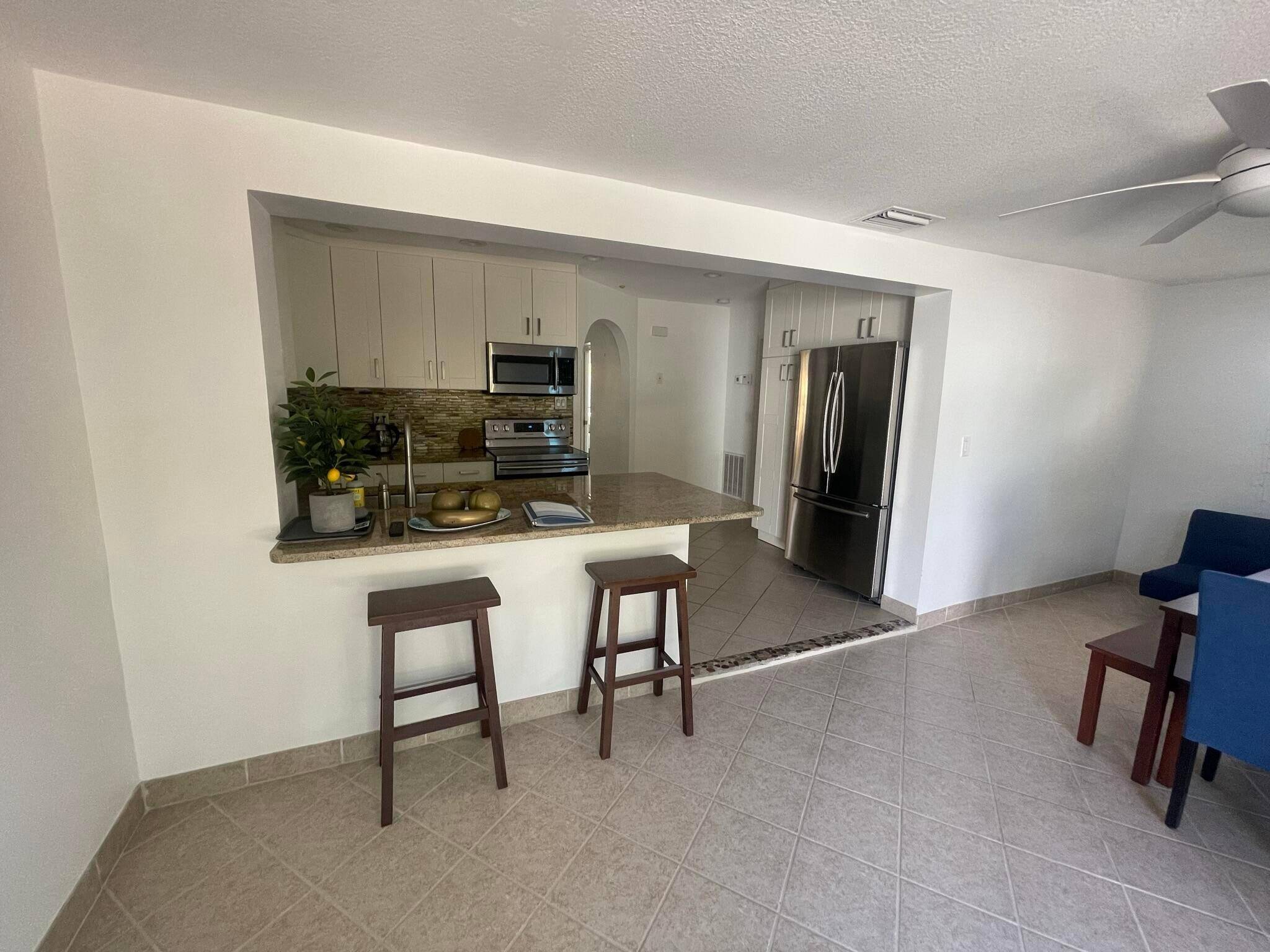 Oakland Park, FL 33334,851 NE 48 ST