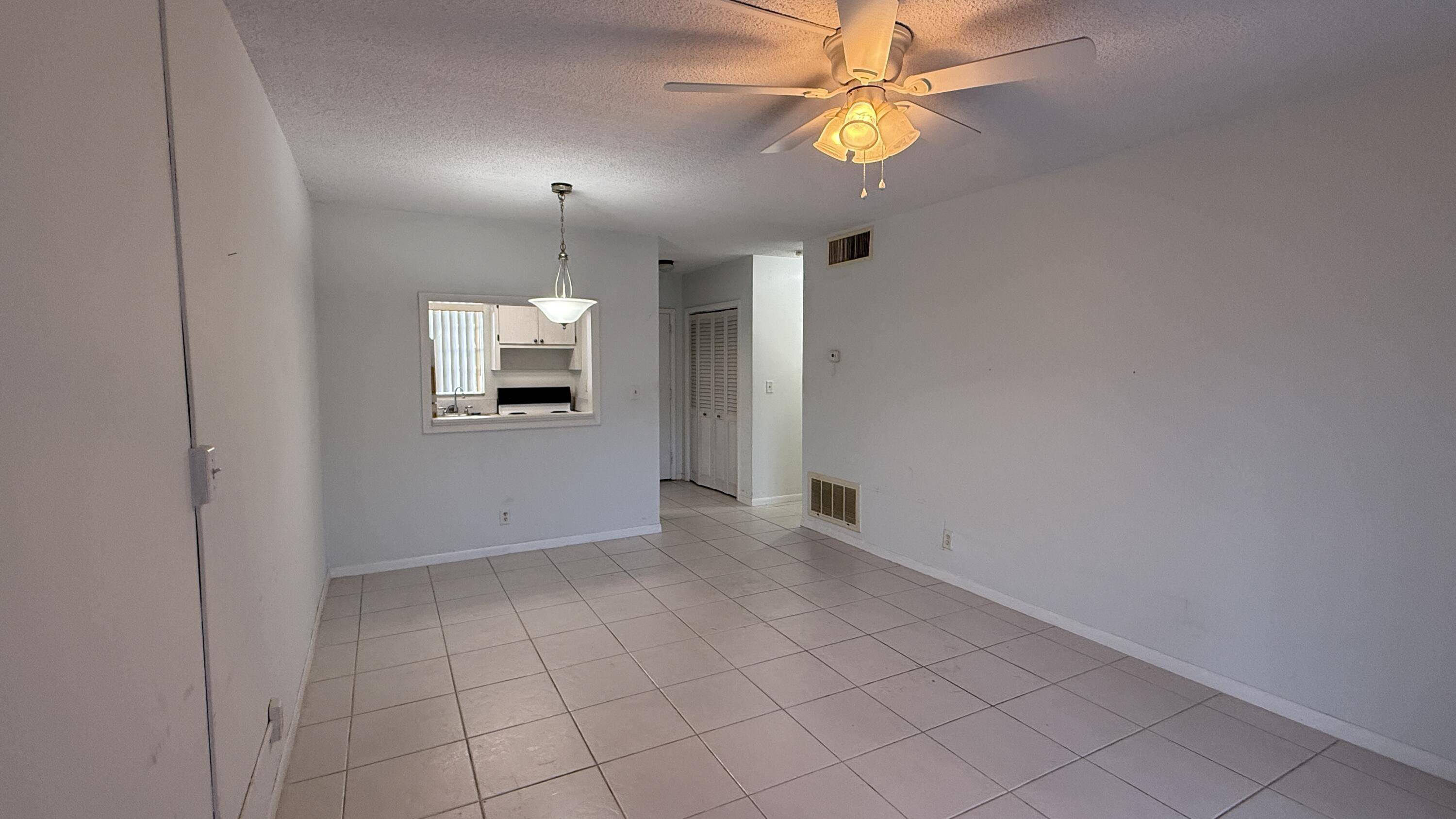 Boynton Beach, FL 33426,1113 Lake TER 105