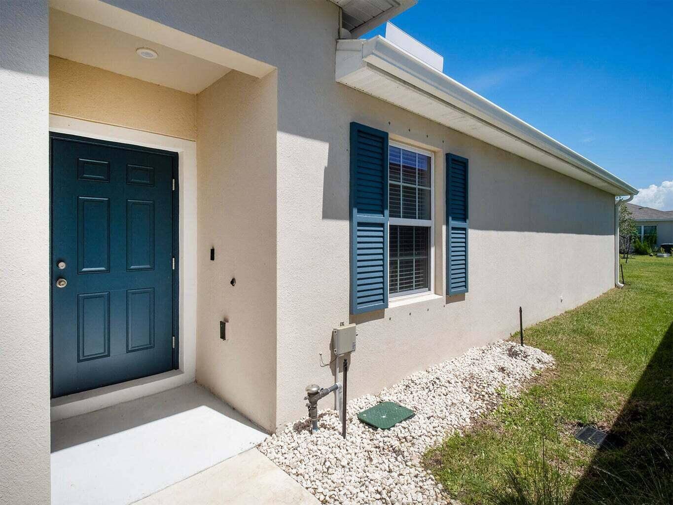 Fort Pierce, FL 34981,819 Persimmon PL