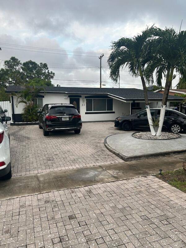 Pompano Beach, FL 33060,31 SW 23 CT