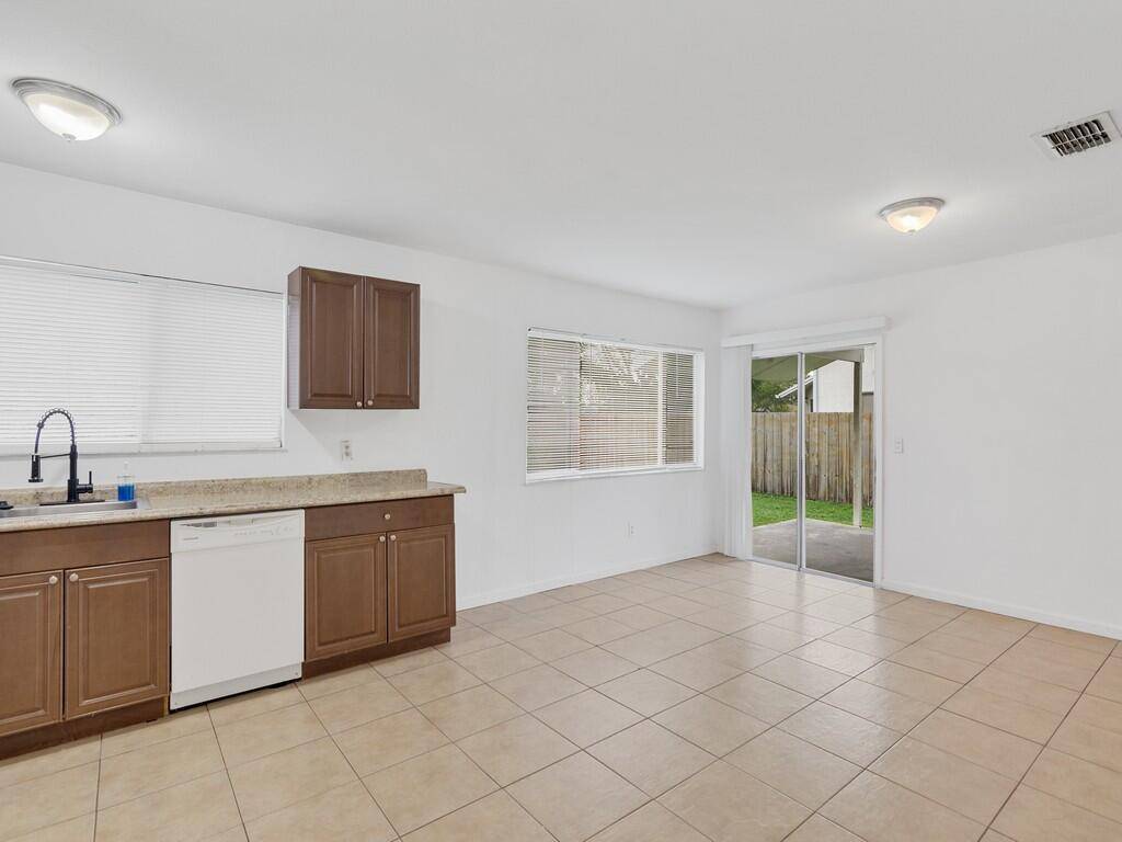 Port Saint Lucie, FL 34984,522 SE Tanner AVE