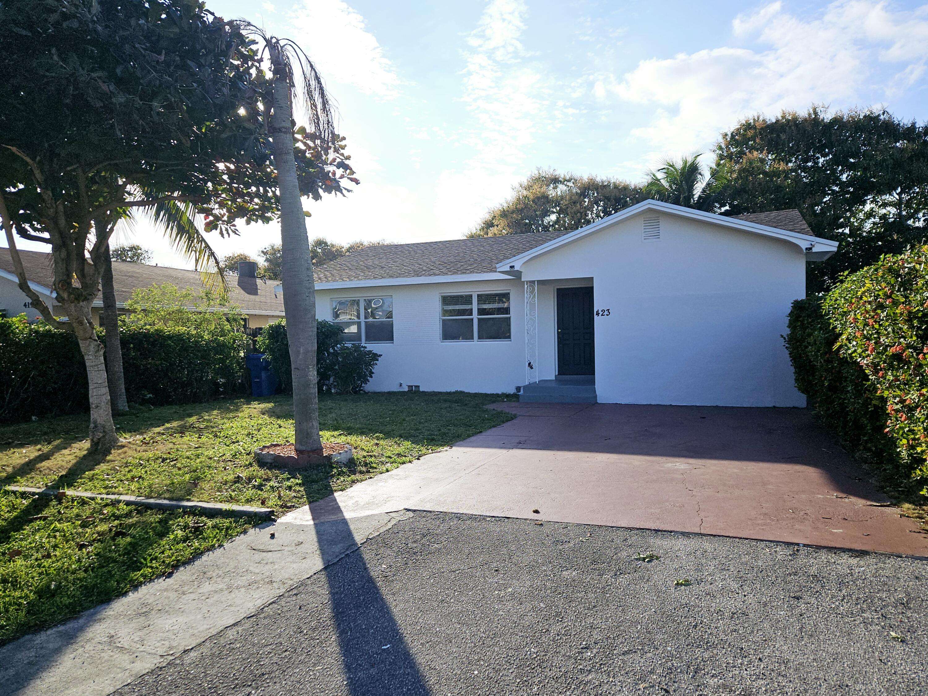 Lantana, FL 33462,423 N Broadway