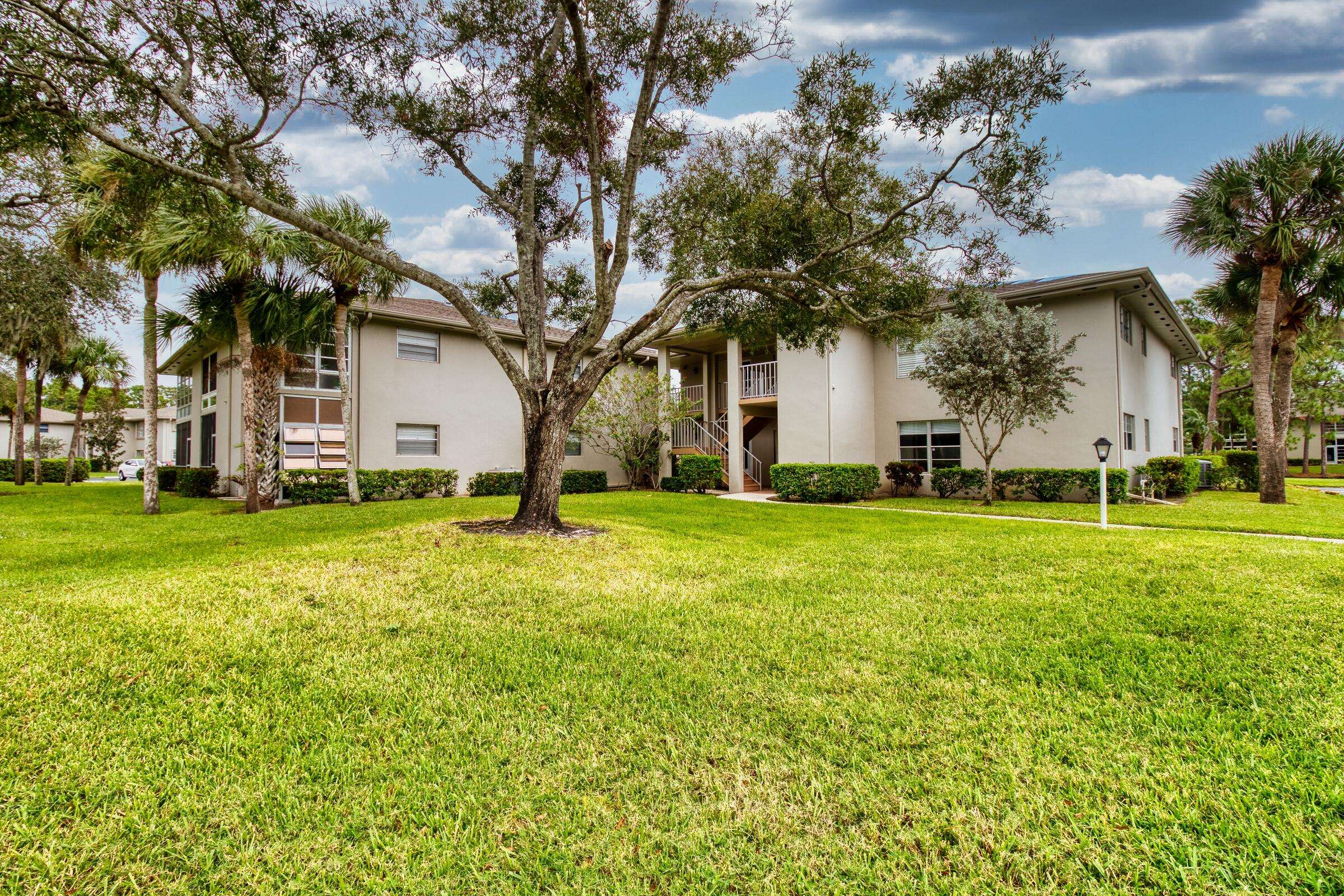 Port Saint Lucie, FL 34952,3 Lake Vista Trail 102