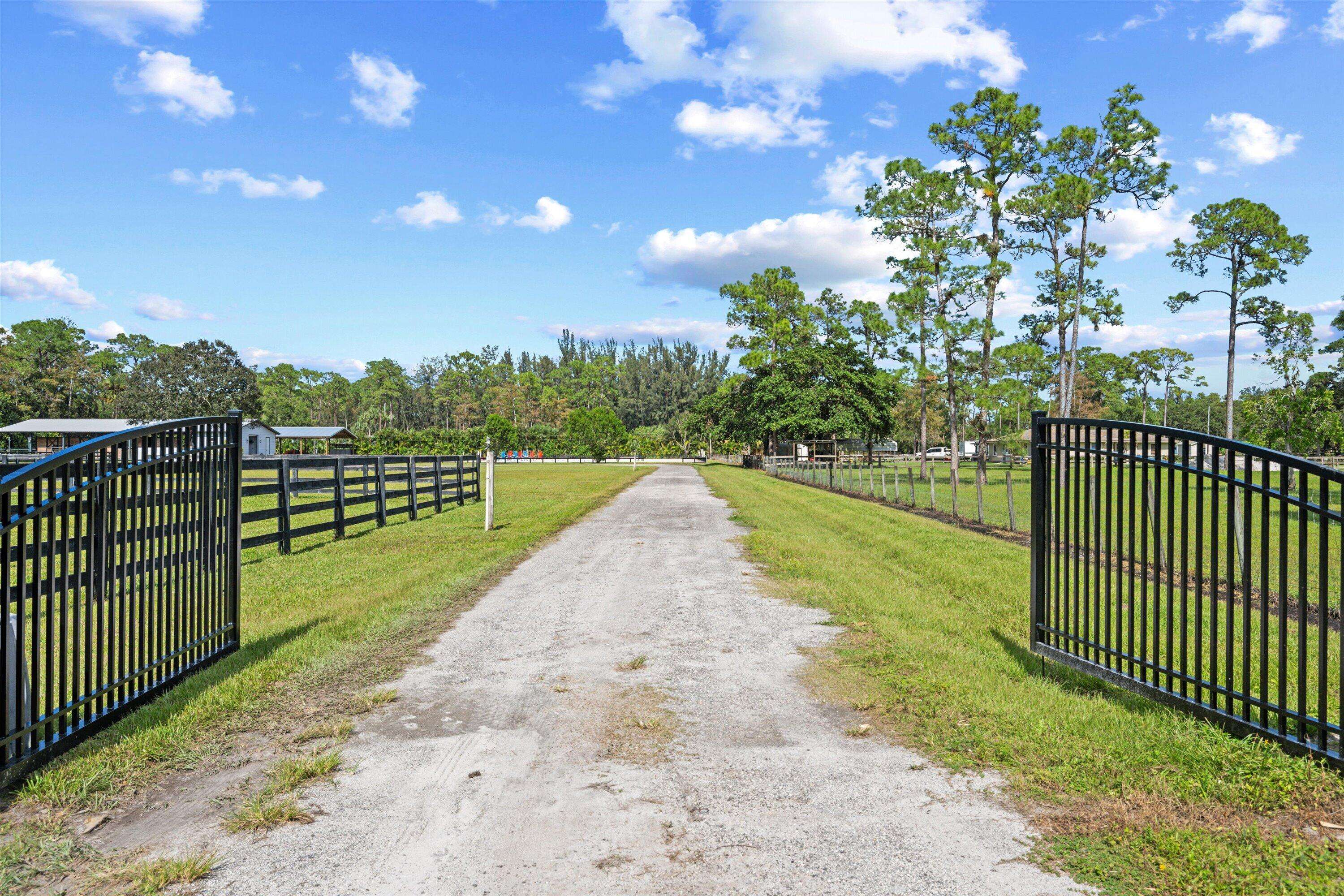 Loxahatchee Groves, FL 33470,14655 Gruber LN