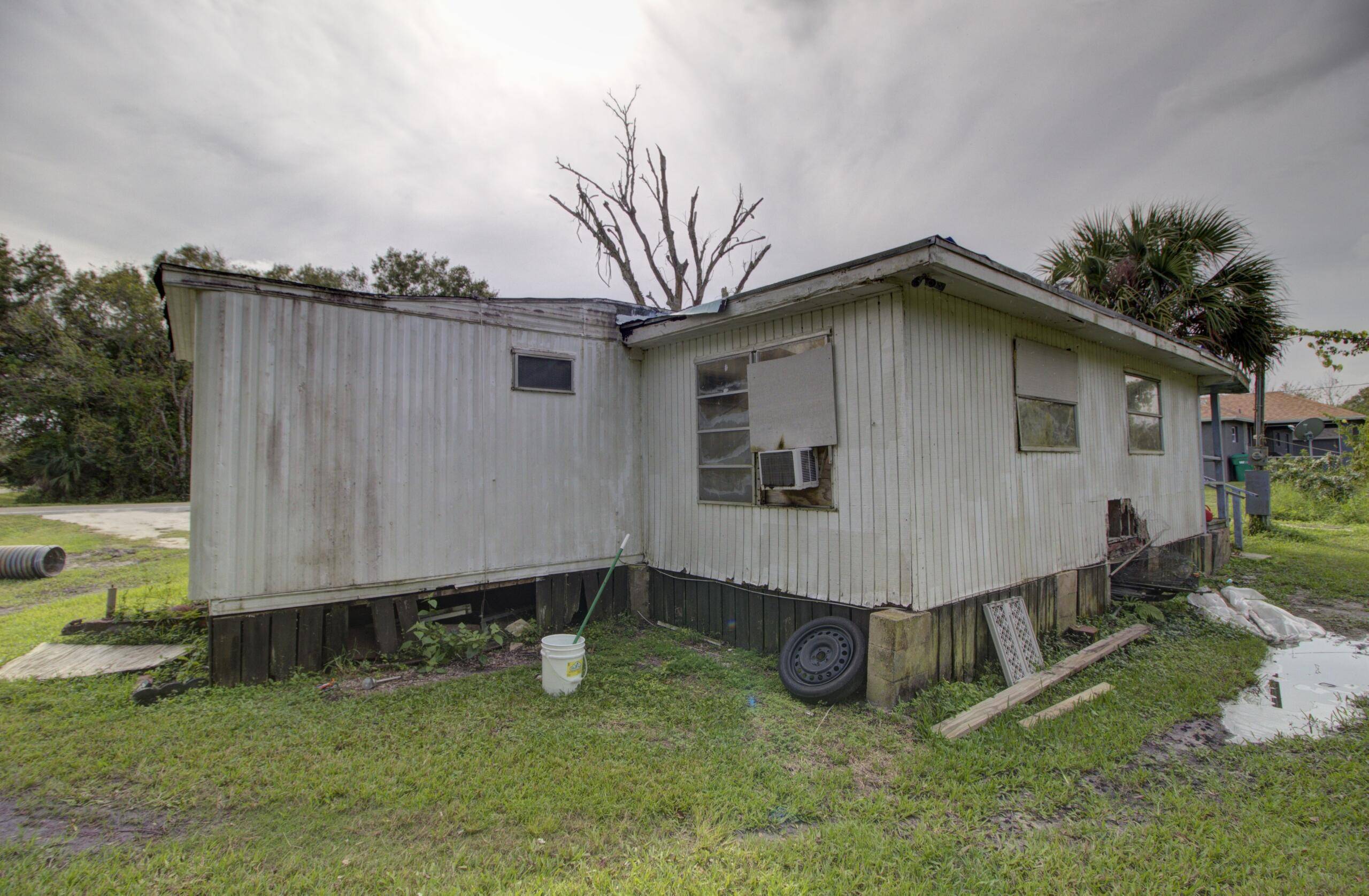 Okeechobee, FL 34972,2413 NW 5th ST