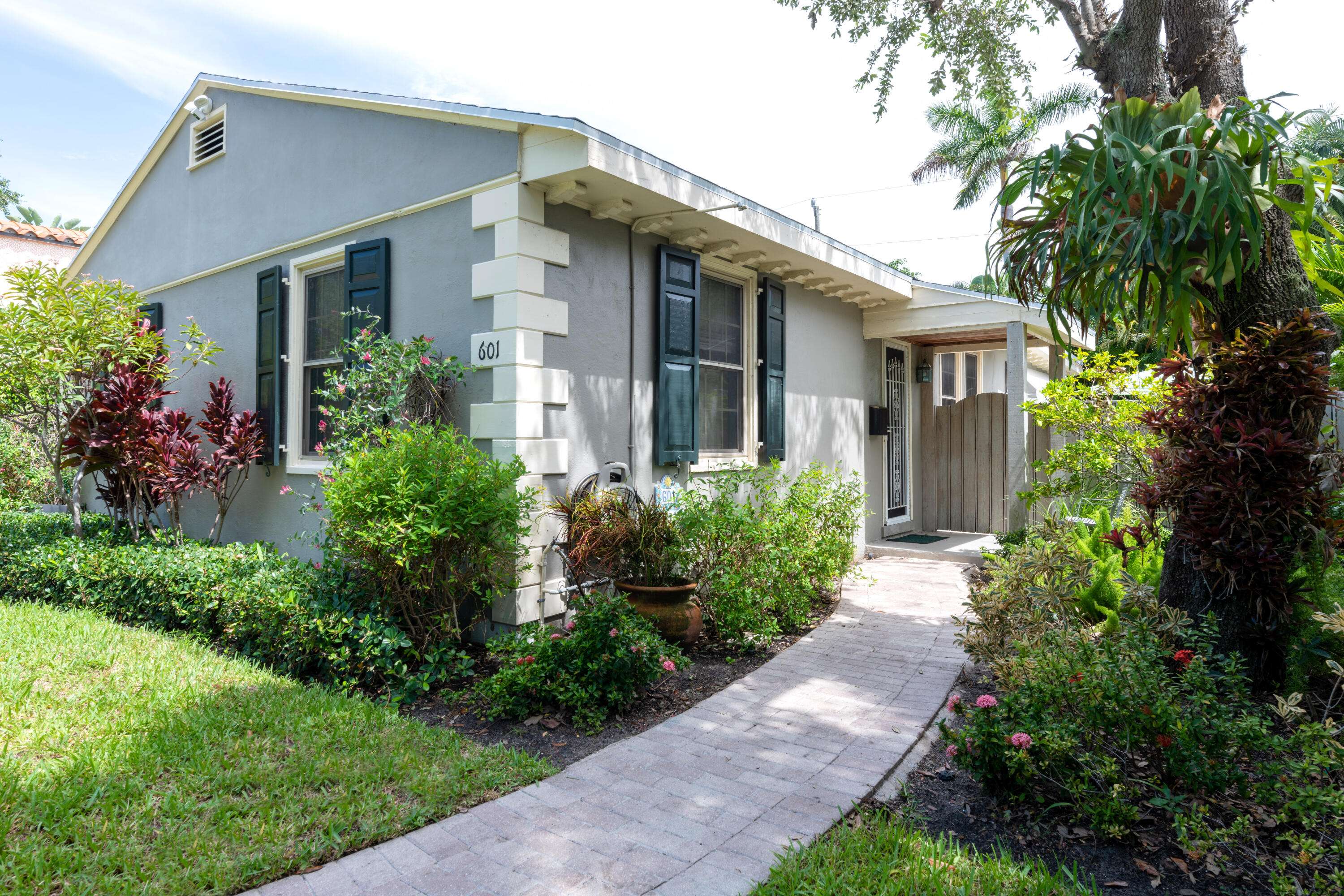 West Palm Beach, FL 33401,601 Sunset RD