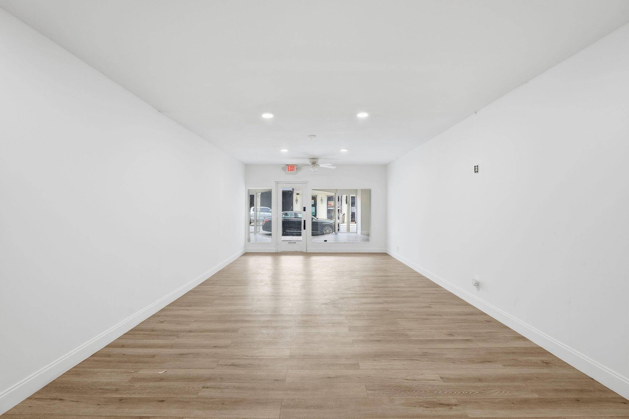 Lake Worth Beach, FL 33460,805 Lake AVE