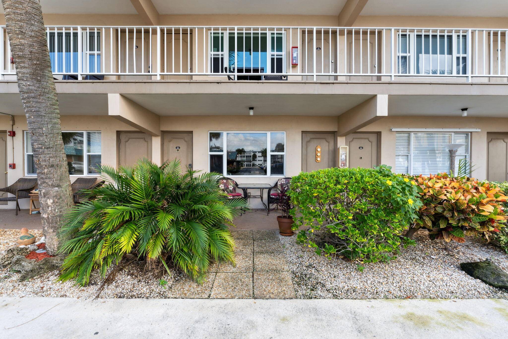 Pompano Beach, FL 33062,3200 NE 7th CT 102a