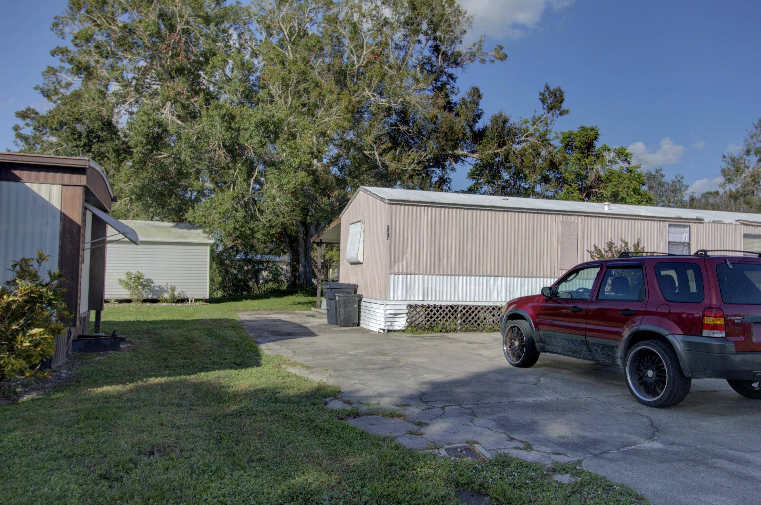 Okeechobee, FL 34974,3247 SE 27th ST