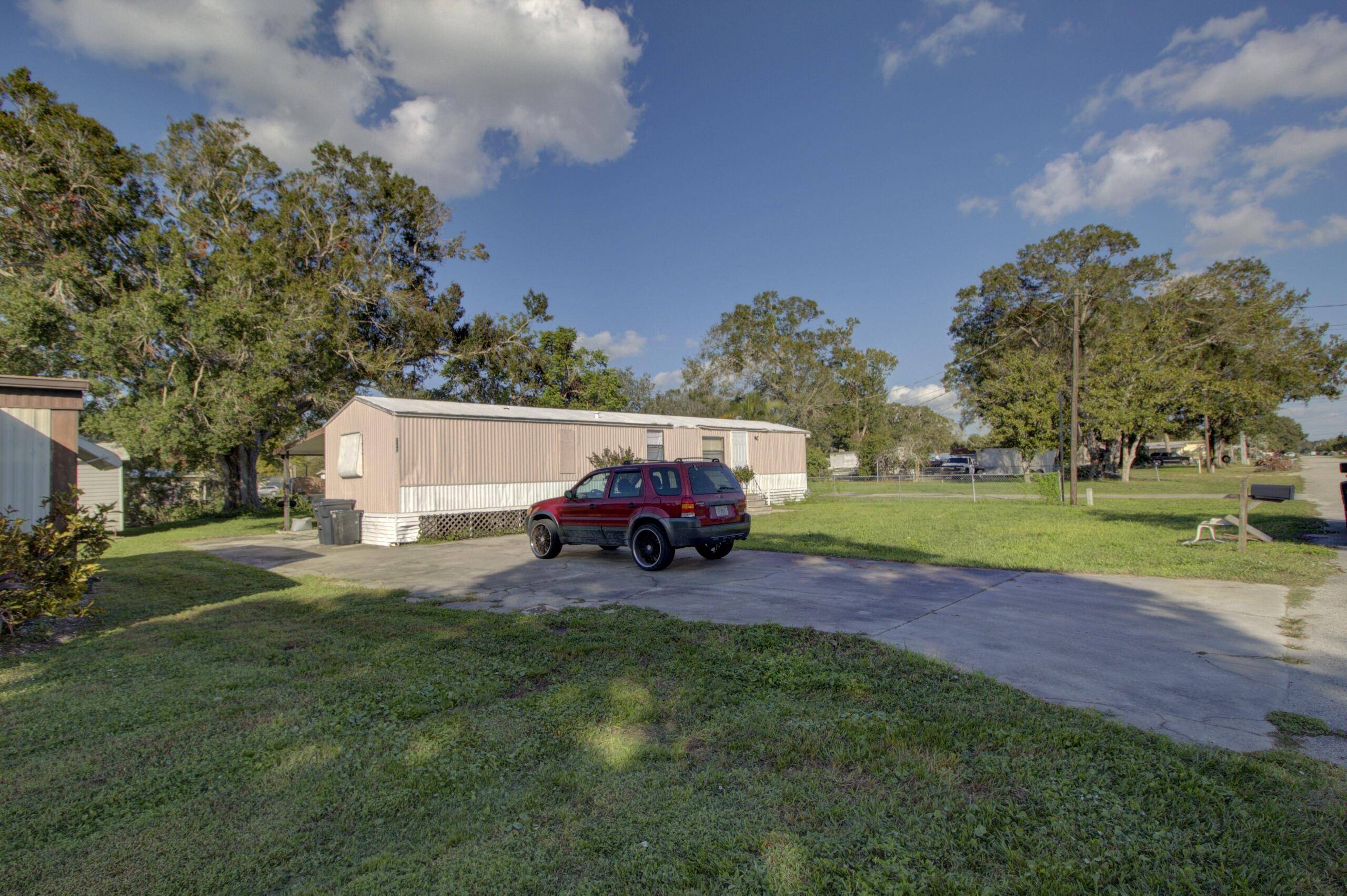 Okeechobee, FL 34974,3247 SE 27th ST