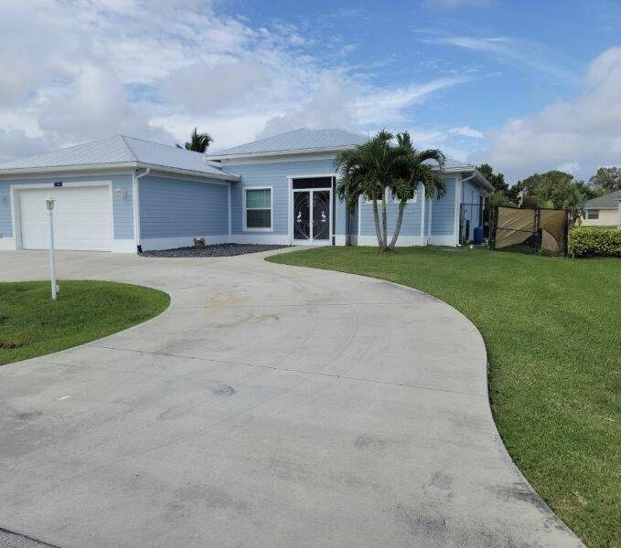 Port Saint Lucie, FL 34983,213 NE NE Sagamore TER