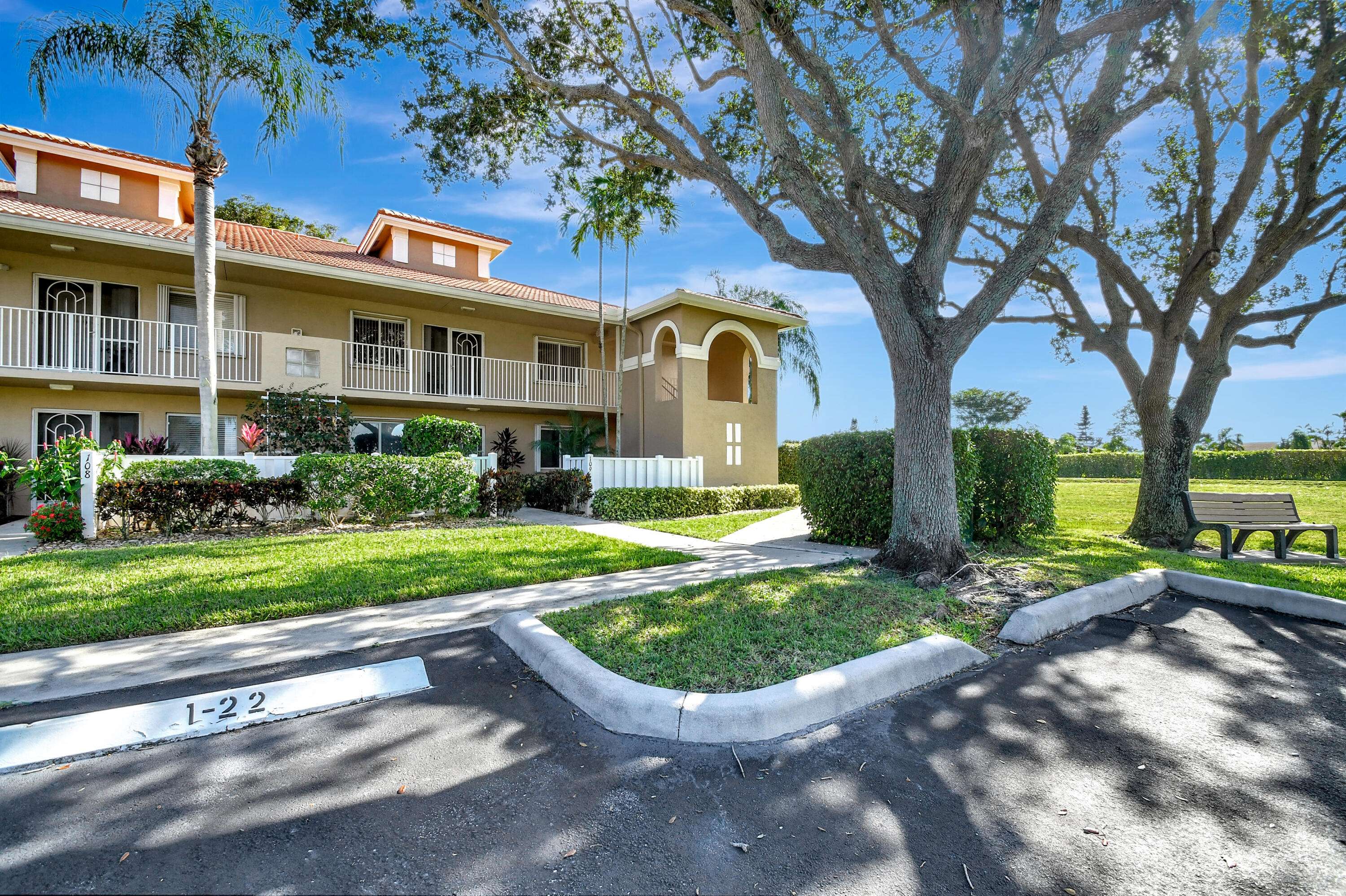 Boynton Beach, FL 33437,5876 Regal Glen DR 209