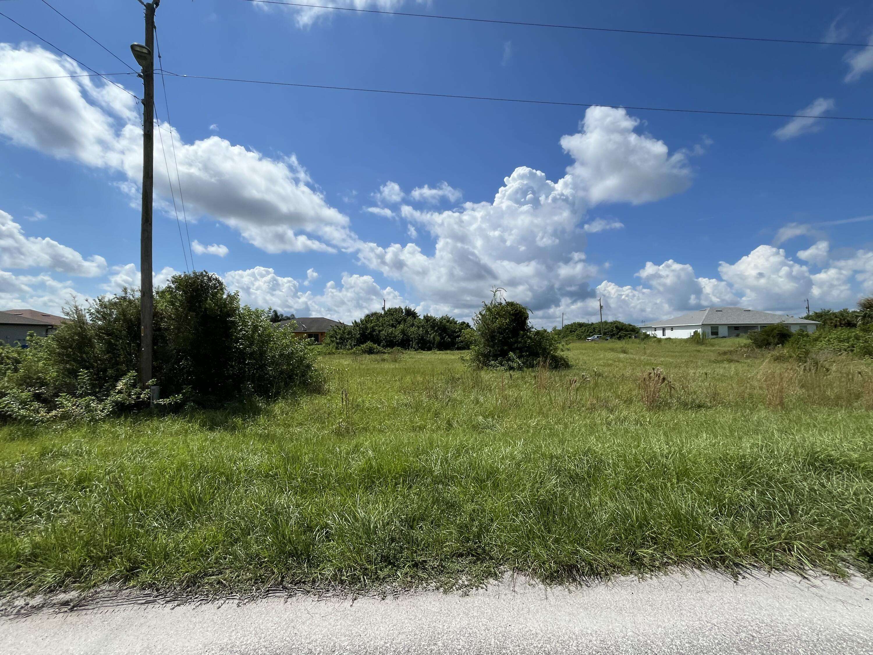 Lehigh Acres, FL 33974,350 Poplar ST