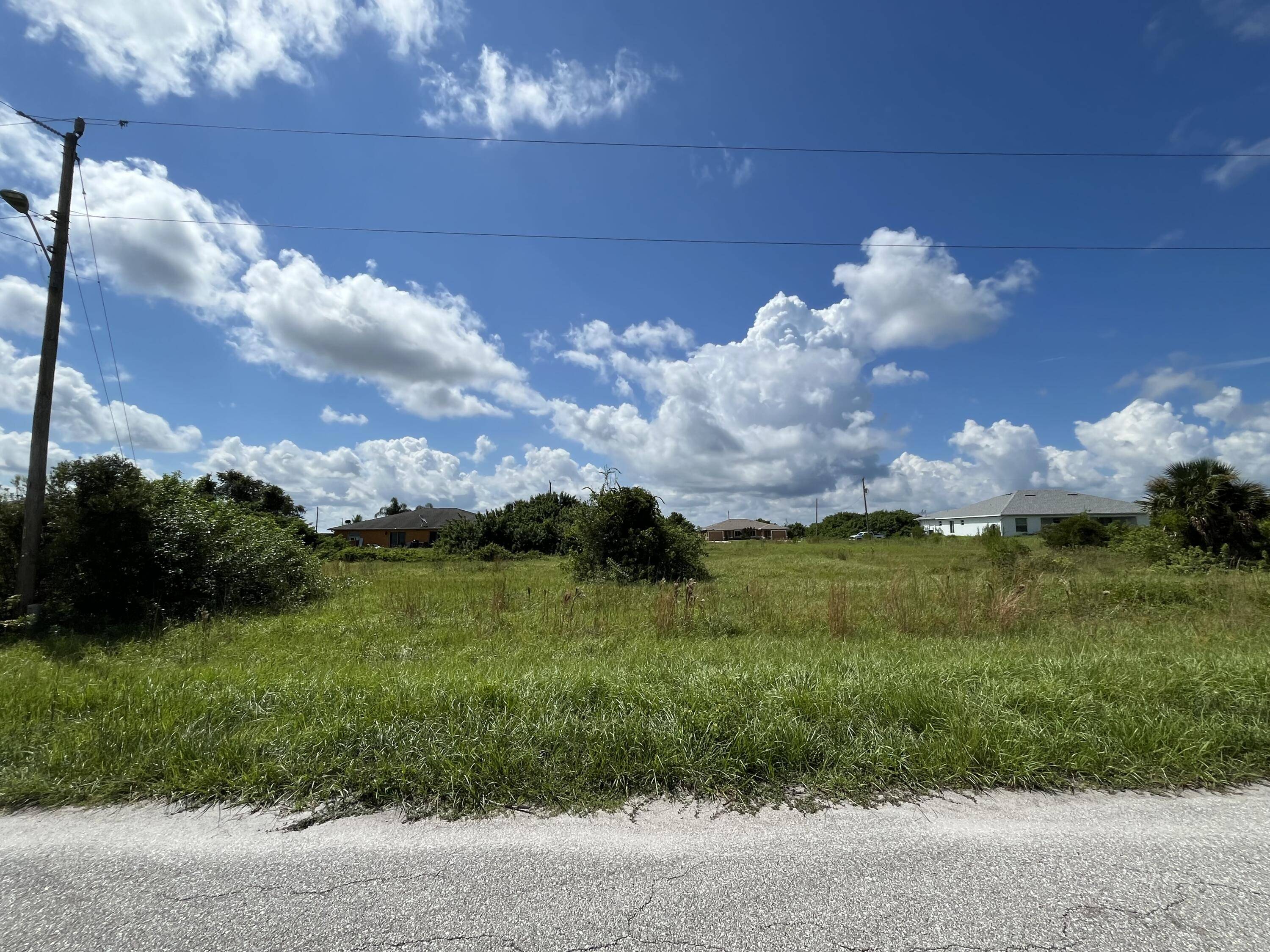 Lehigh Acres, FL 33974,350 Poplar ST