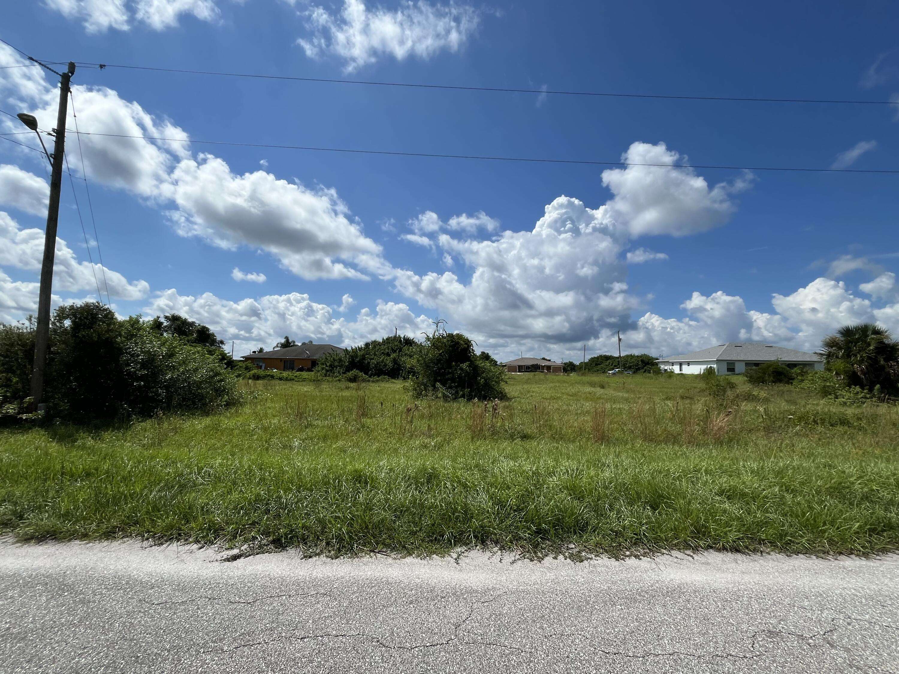 Lehigh Acres, FL 33974,350 Poplar ST