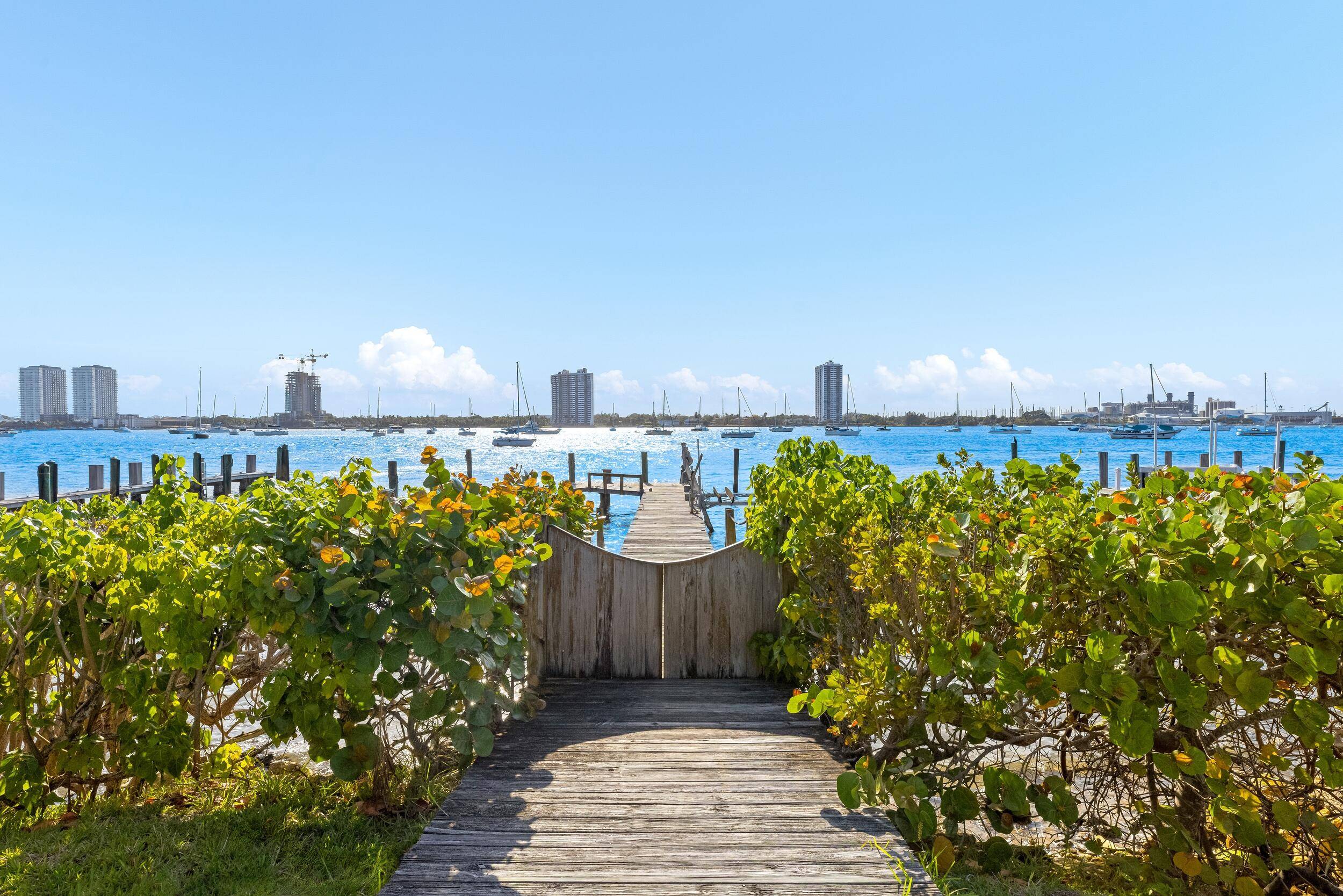 Palm Beach, FL 33480,1246 N Lake WAY