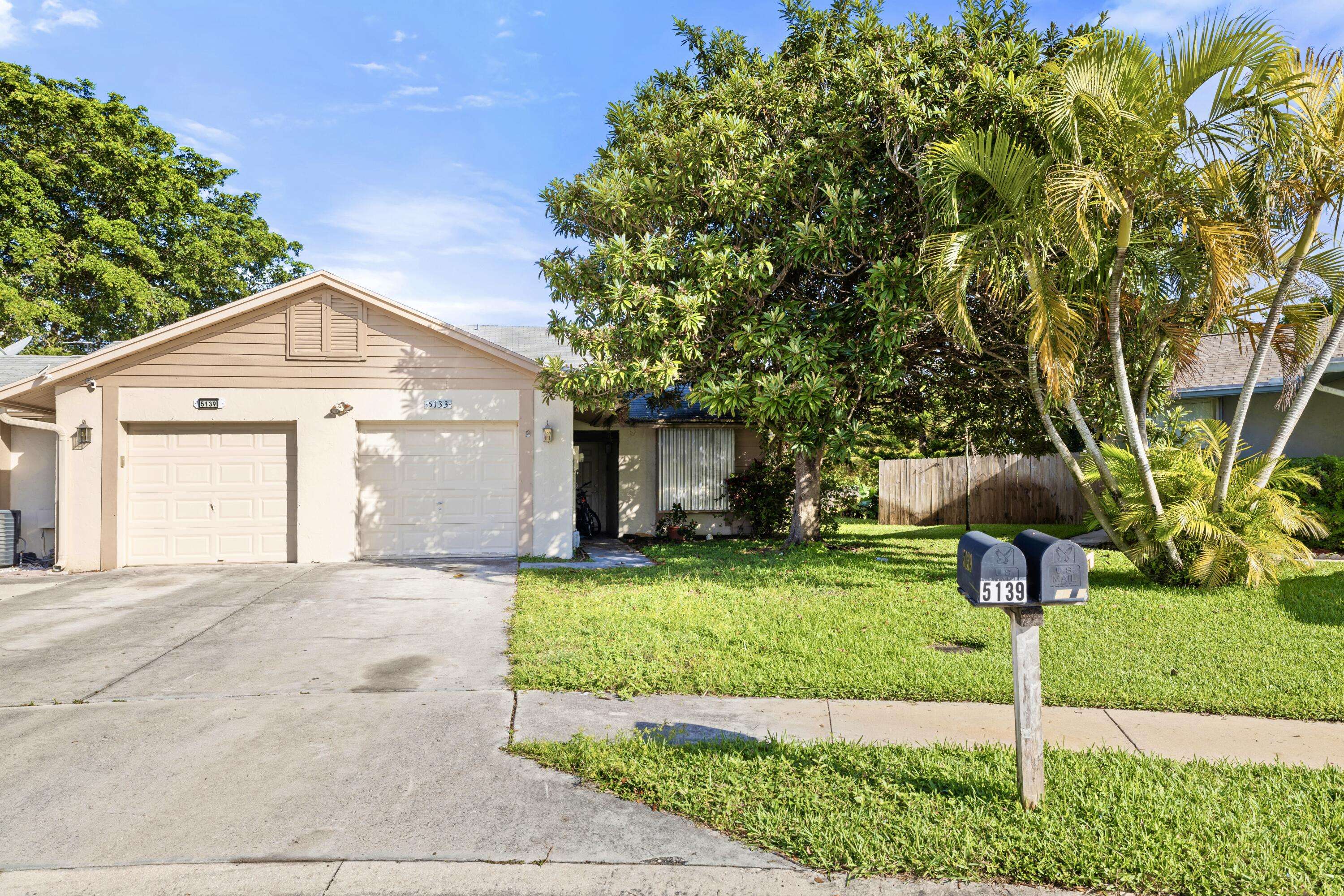 Lake Worth, FL 33463,5133 Owls CT