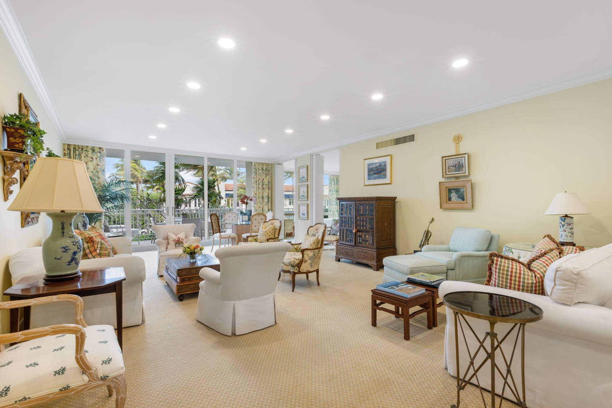 Palm Beach, FL 33480,100 Royal Palm WAY D2