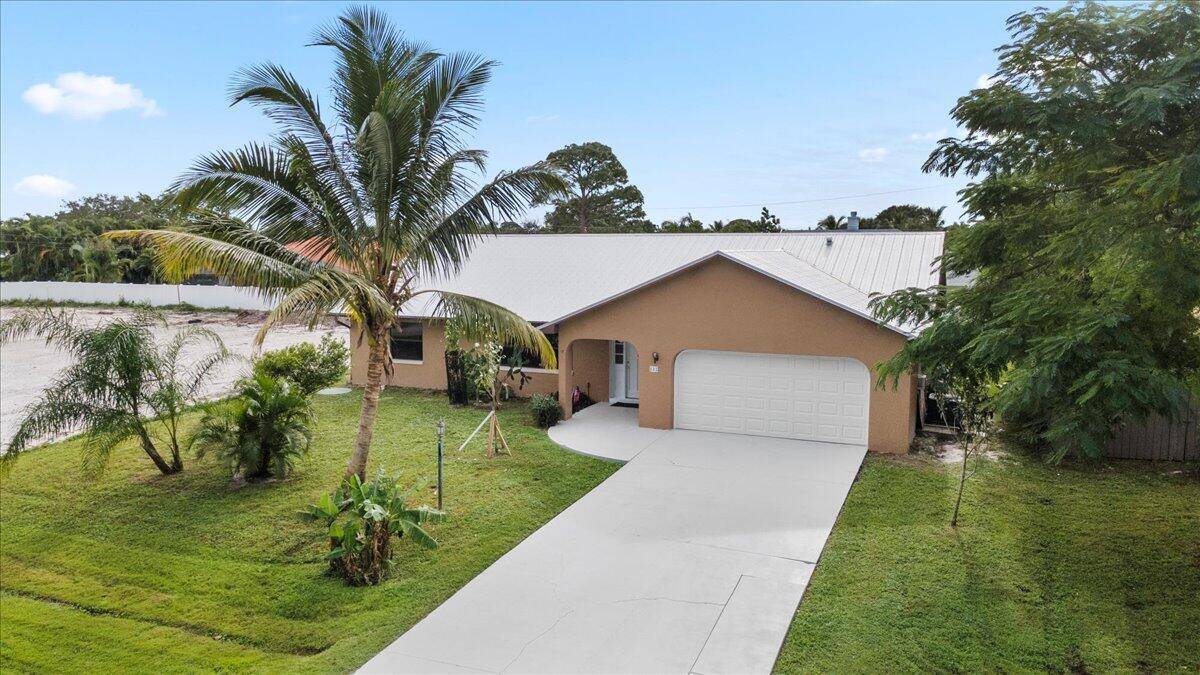 Port Saint Lucie, FL 34983,582 SE Faith TER