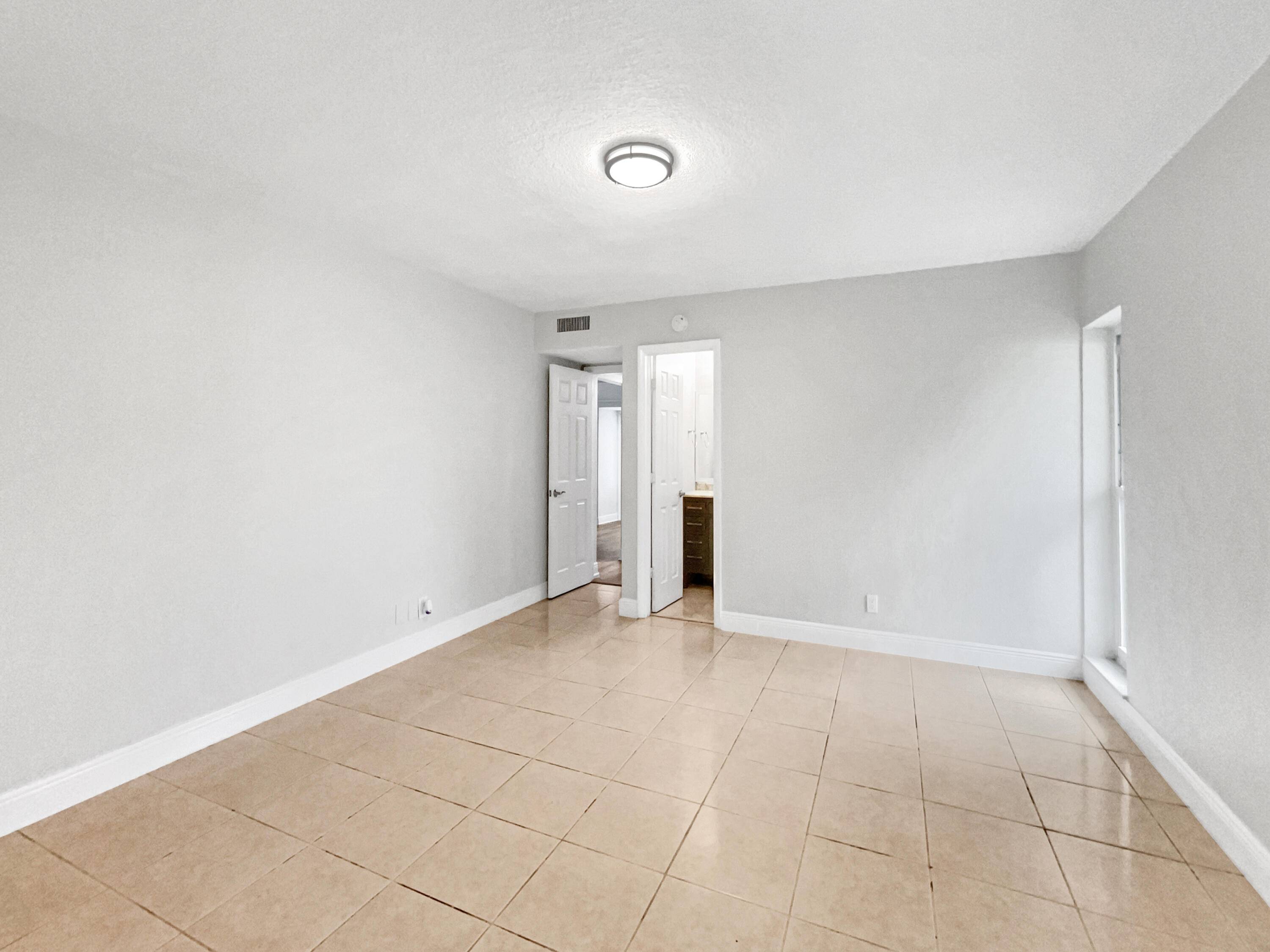 Tamarac, FL 33319,5305 W Palm CIR