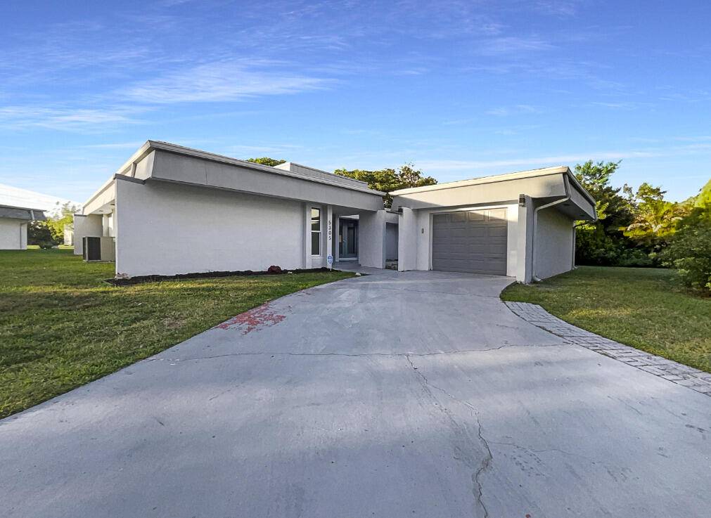 Tamarac, FL 33319,5305 W Palm CIR