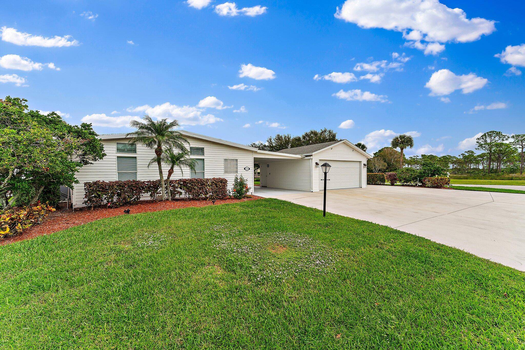 Port Saint Lucie, FL 34952,3700 Sandlace CT