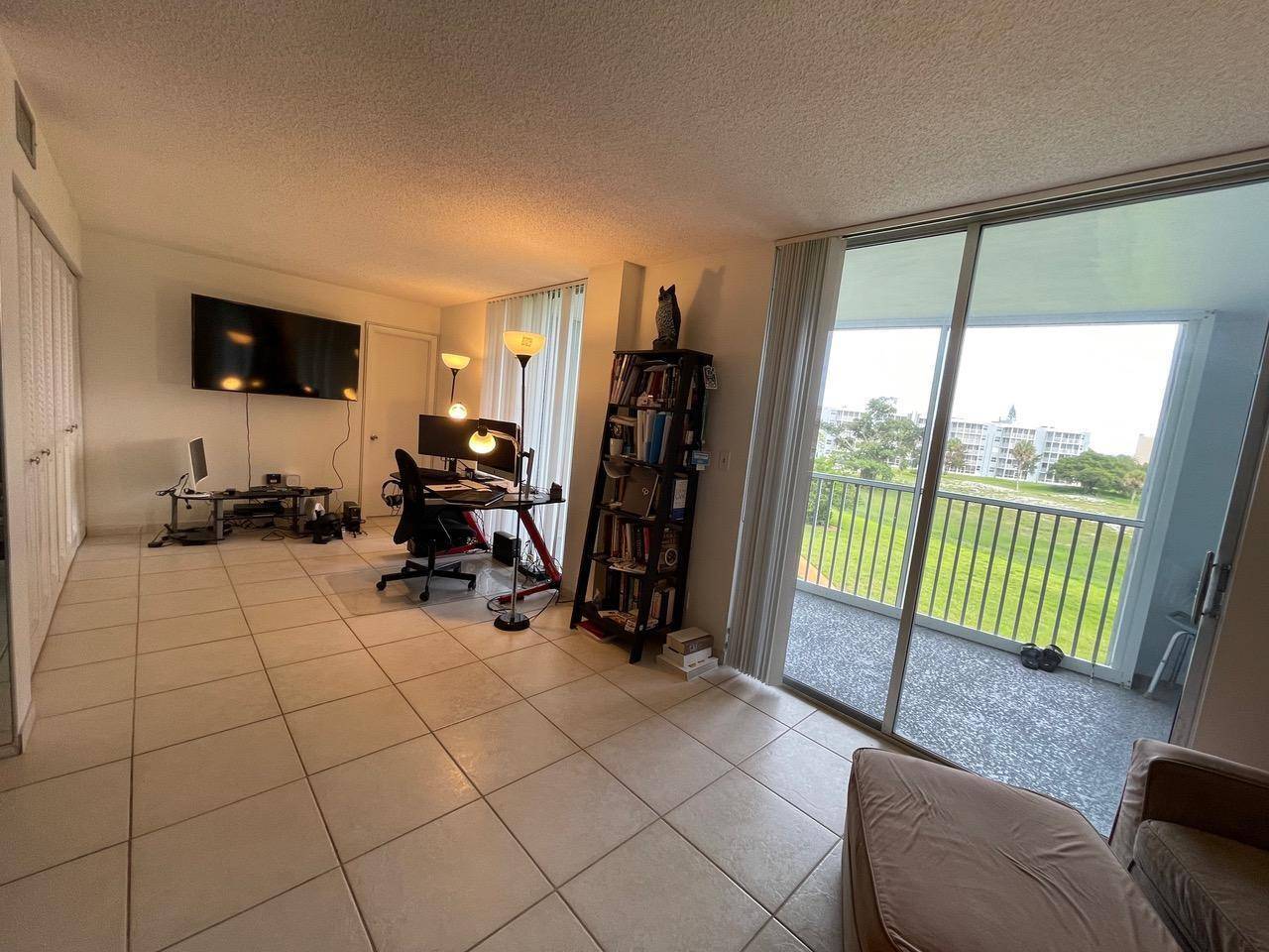 Boca Raton, FL 33487,250 NW 67th ST 320