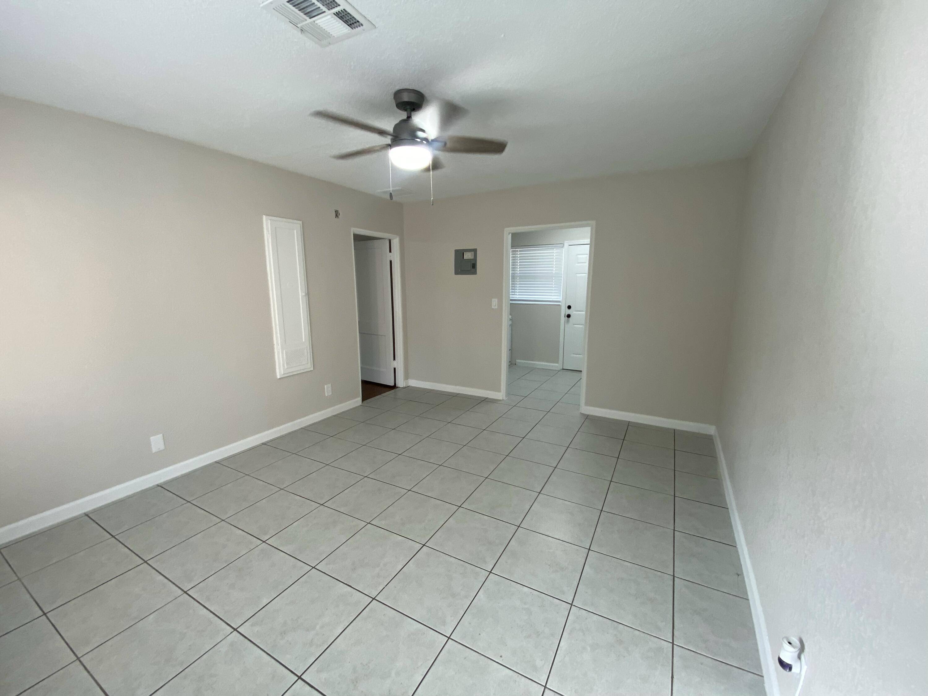 Lake Worth Beach, FL 33460,914 N J ST 3