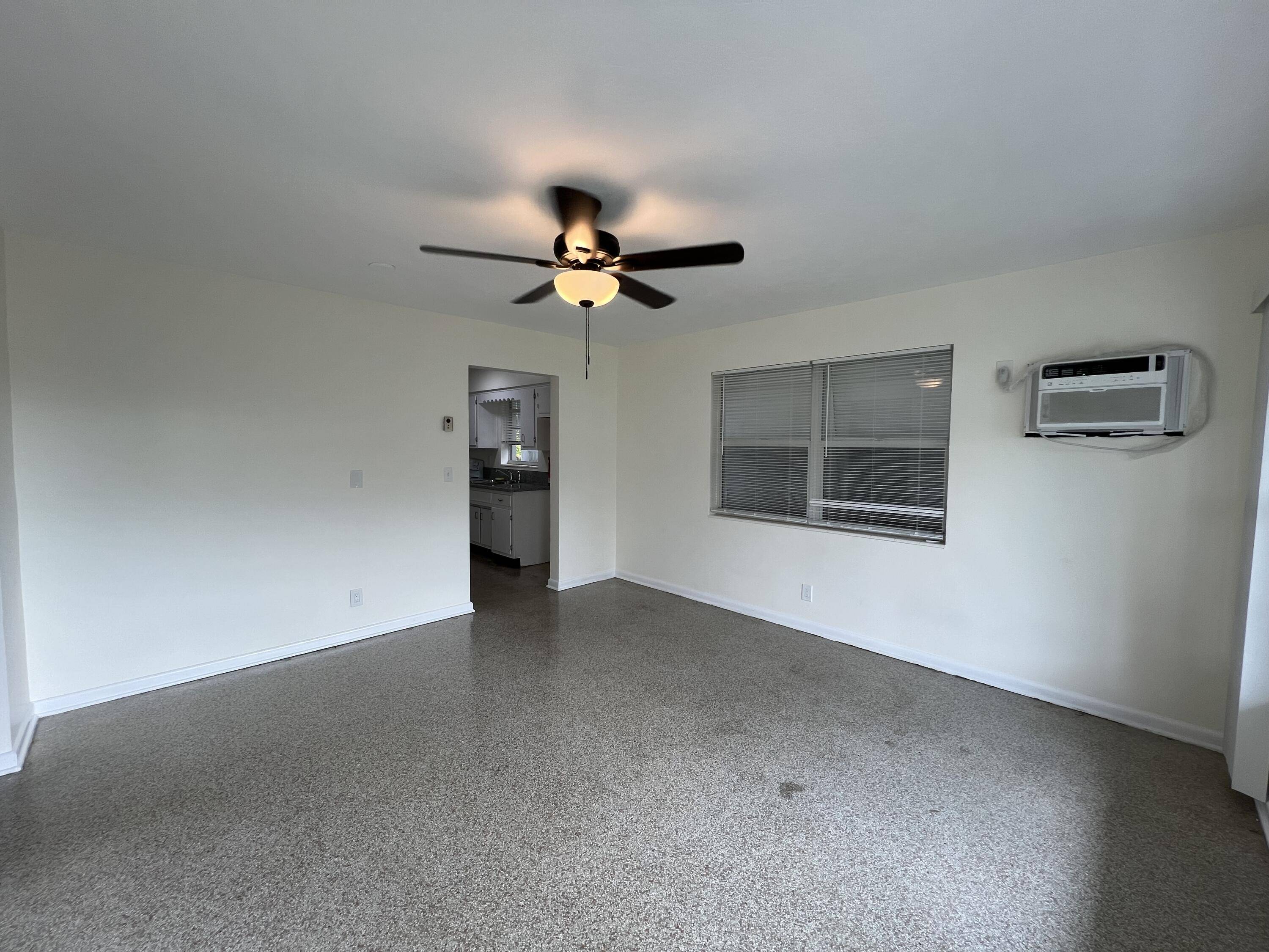 Lantana, FL 33462,221 E Lantana RD 8